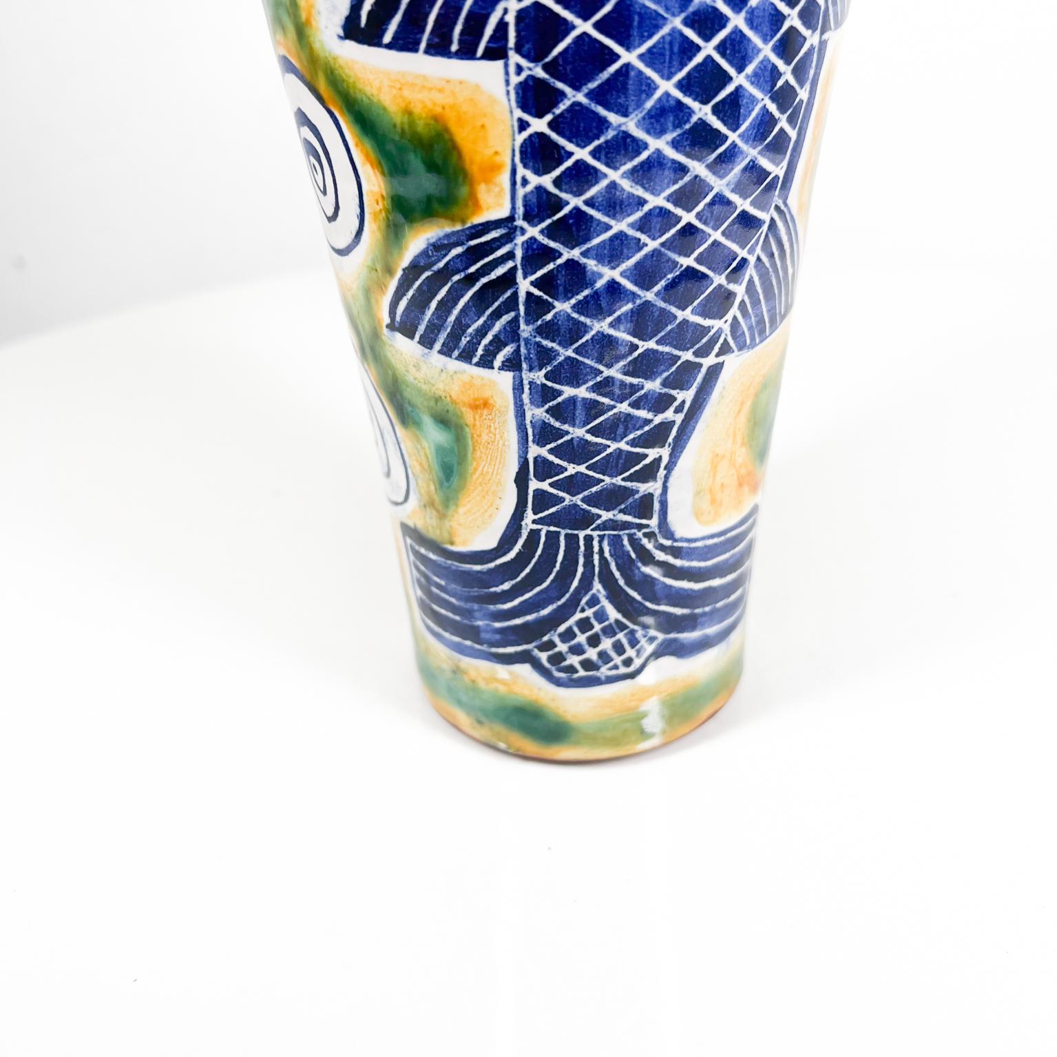 Fin du 20e siècle Vase moderne en céramique bleu et vert en forme de poisson, 1997 en vente