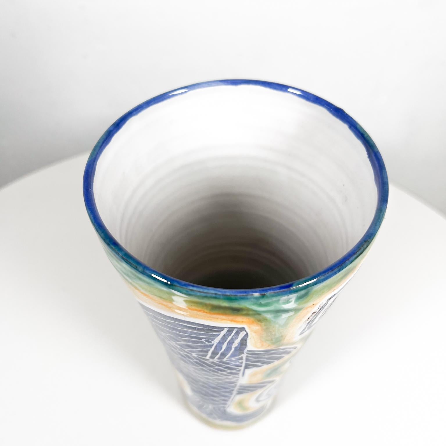 Vase moderne en céramique bleu et vert en forme de poisson, 1997 en vente 2