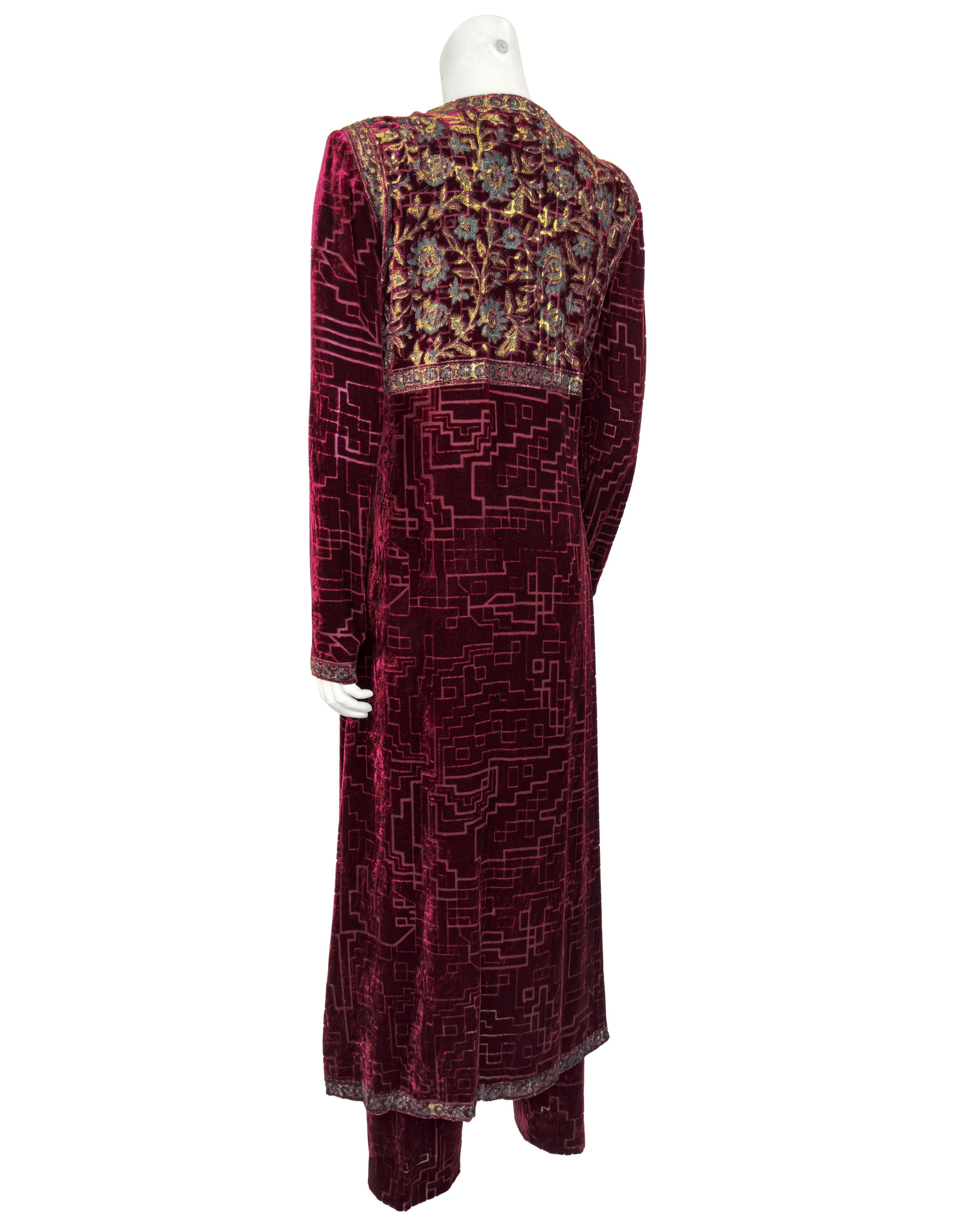 Nero 1997 Oscar De La Renta - Giacca e pantaloni in velluto rosso Burnout in vendita