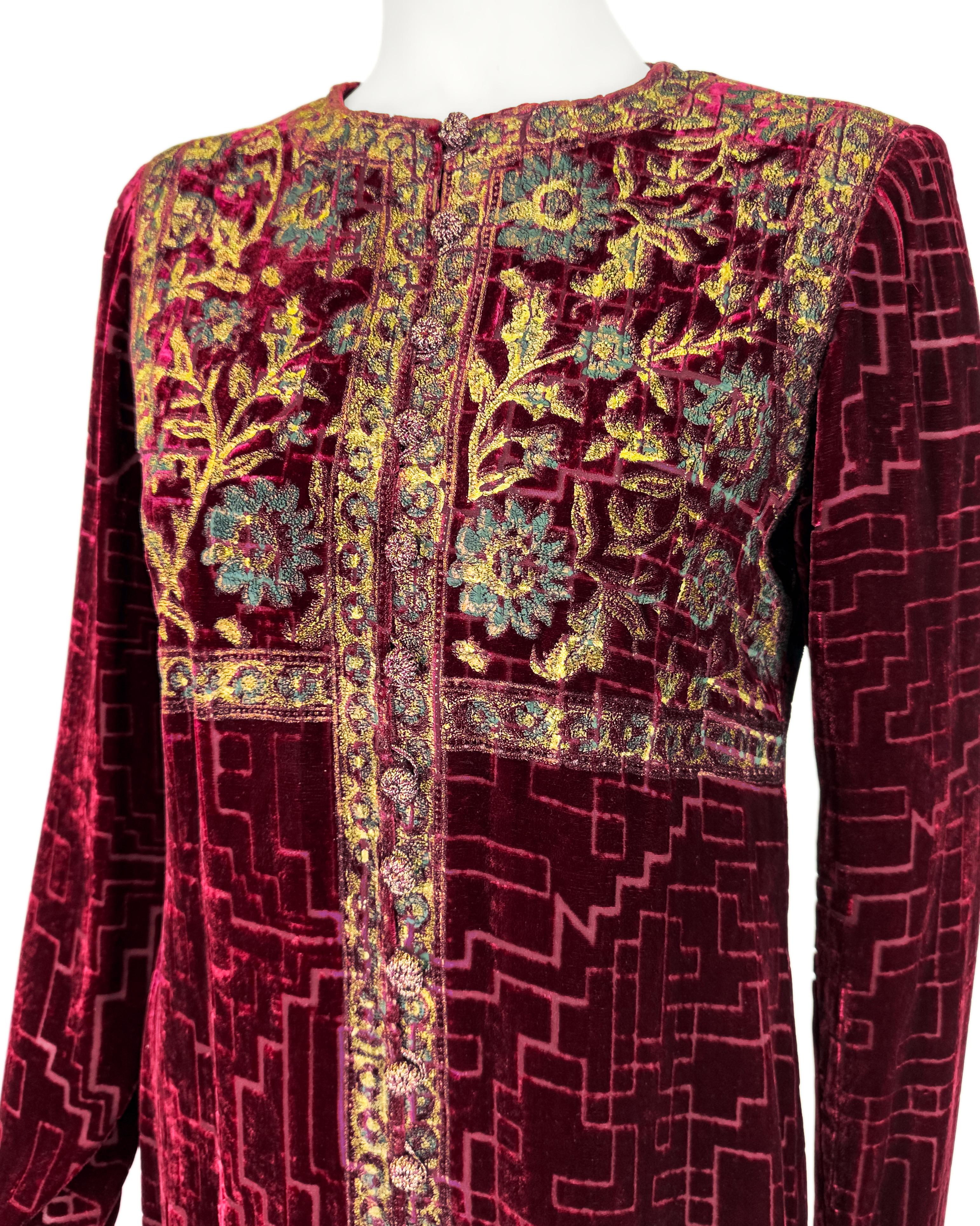 1997 Oscar De La Renta - Giacca e pantaloni in velluto rosso Burnout In condizioni buone in vendita a Toronto, Ontario
