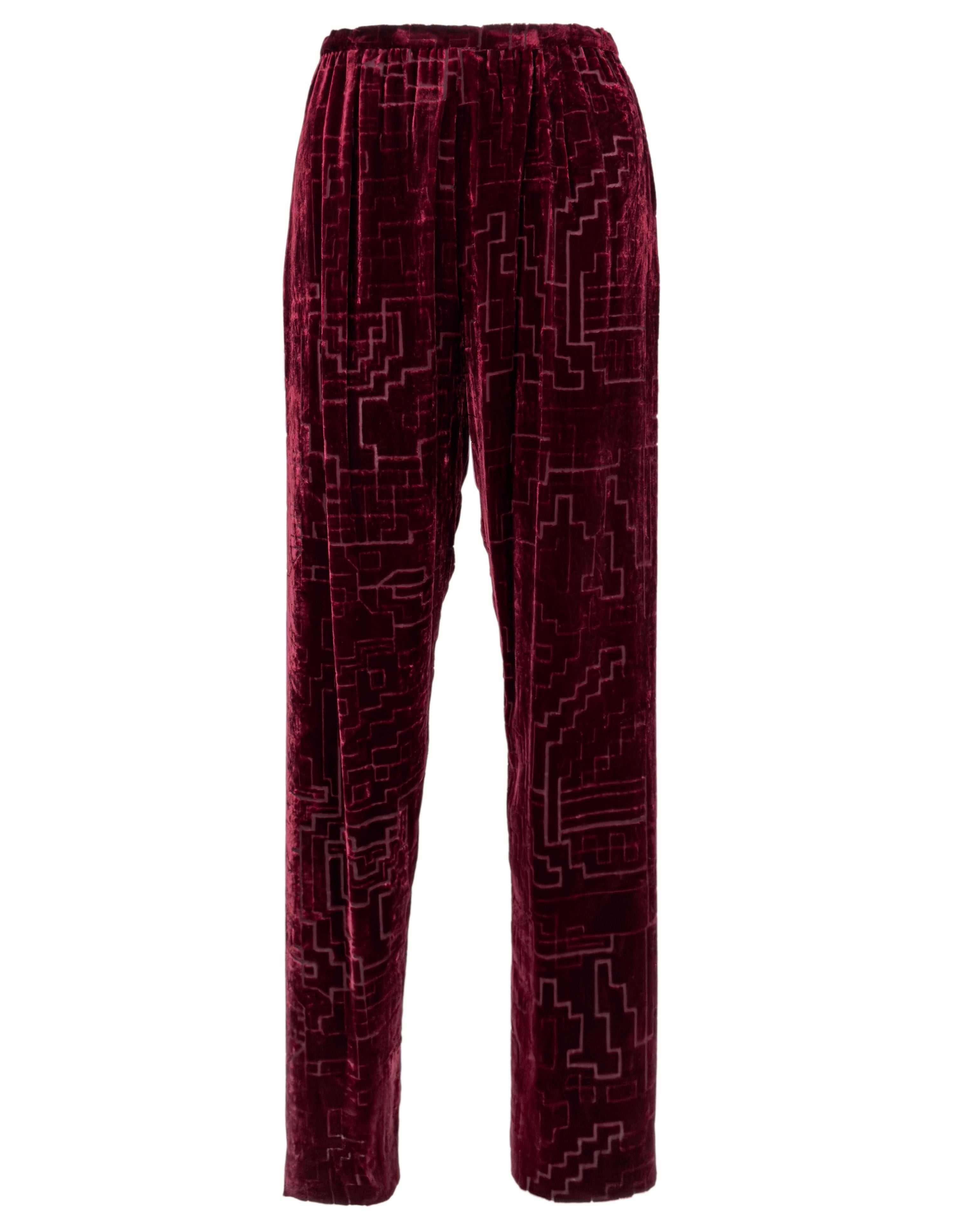 Donna 1997 Oscar De La Renta - Giacca e pantaloni in velluto rosso Burnout in vendita