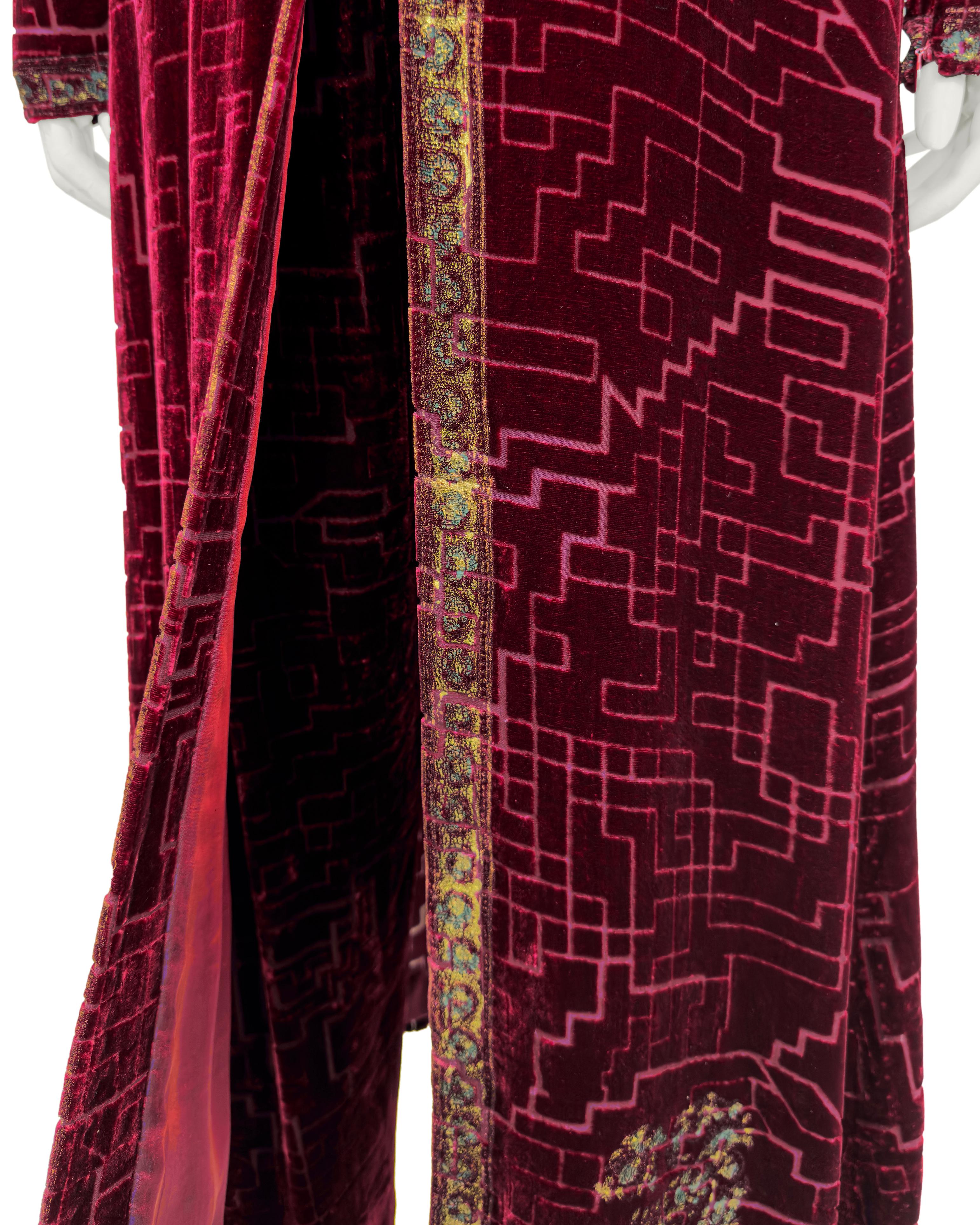 1997 Oscar De La Renta - Giacca e pantaloni in velluto rosso Burnout in vendita 1