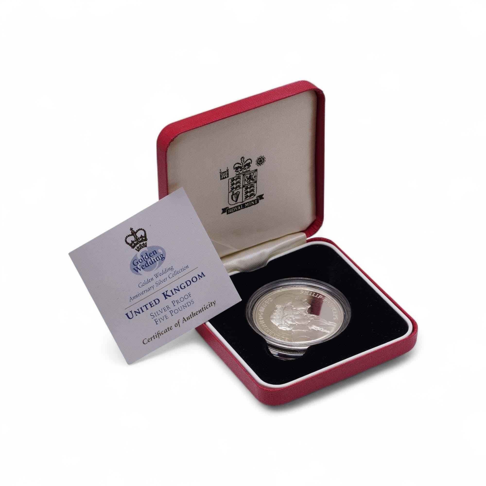 1997 Queen Elizabeth II & Prince Philip Golden Wedding £5 Silver Proof Coin In Excellent Condition For Sale In Braintree, GB