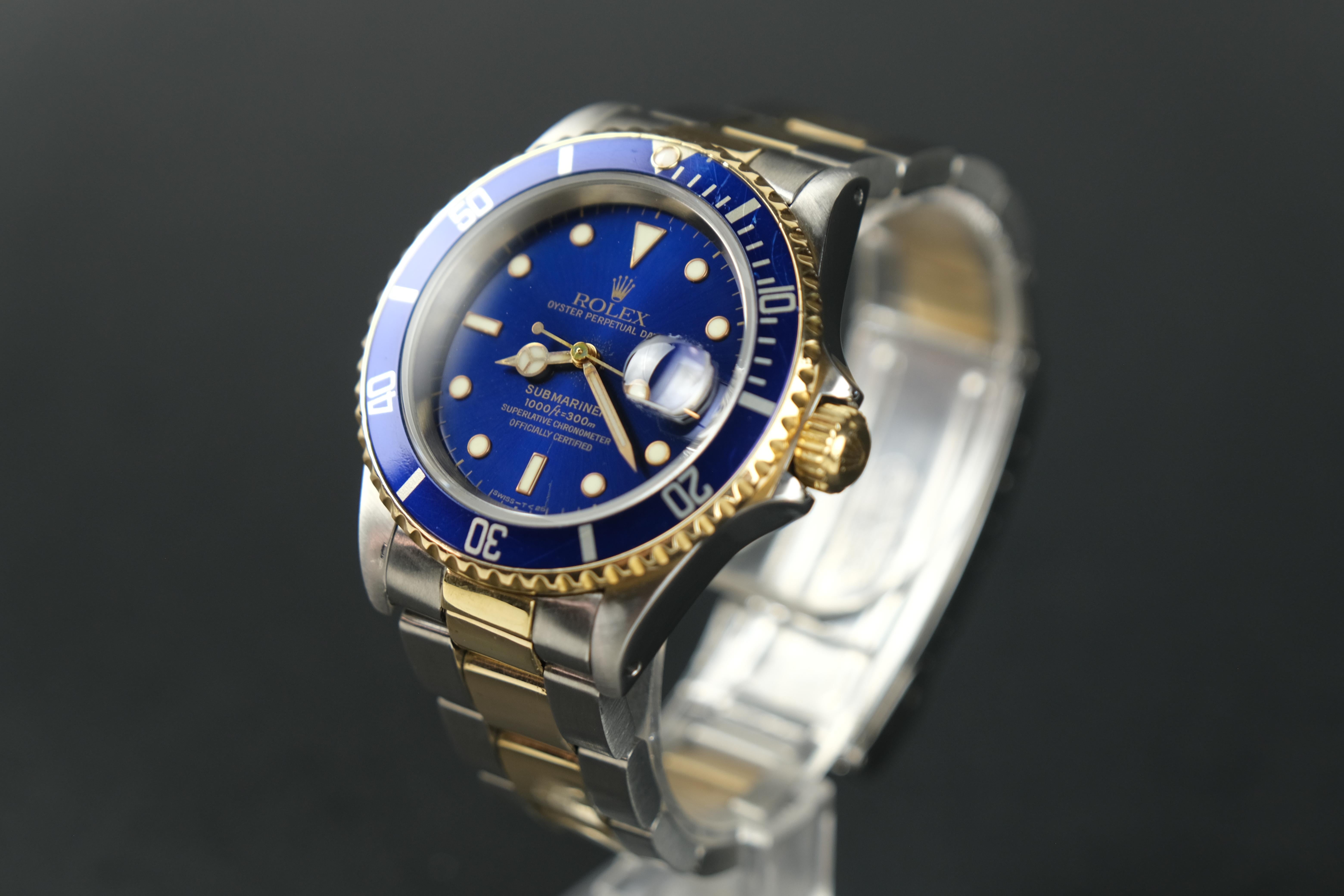 Montre-bracelet automatique Rolex Submariner Date en or 18 carats et acier inoxydable, 1997 Bon état - En vente à Bradford, Ontario