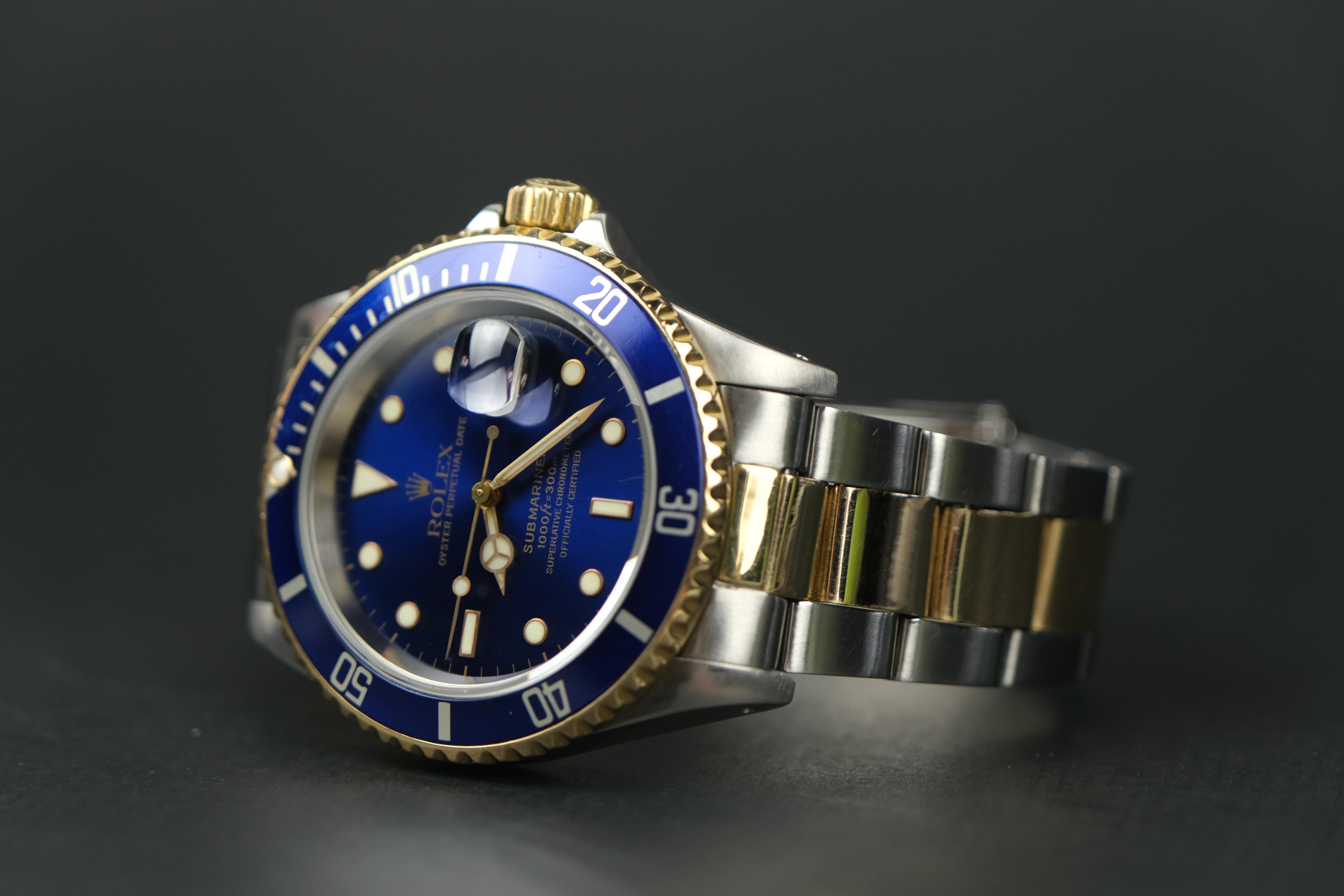Montre-bracelet automatique Rolex Submariner Date en or 18 carats et acier inoxydable, 1997 en vente 1
