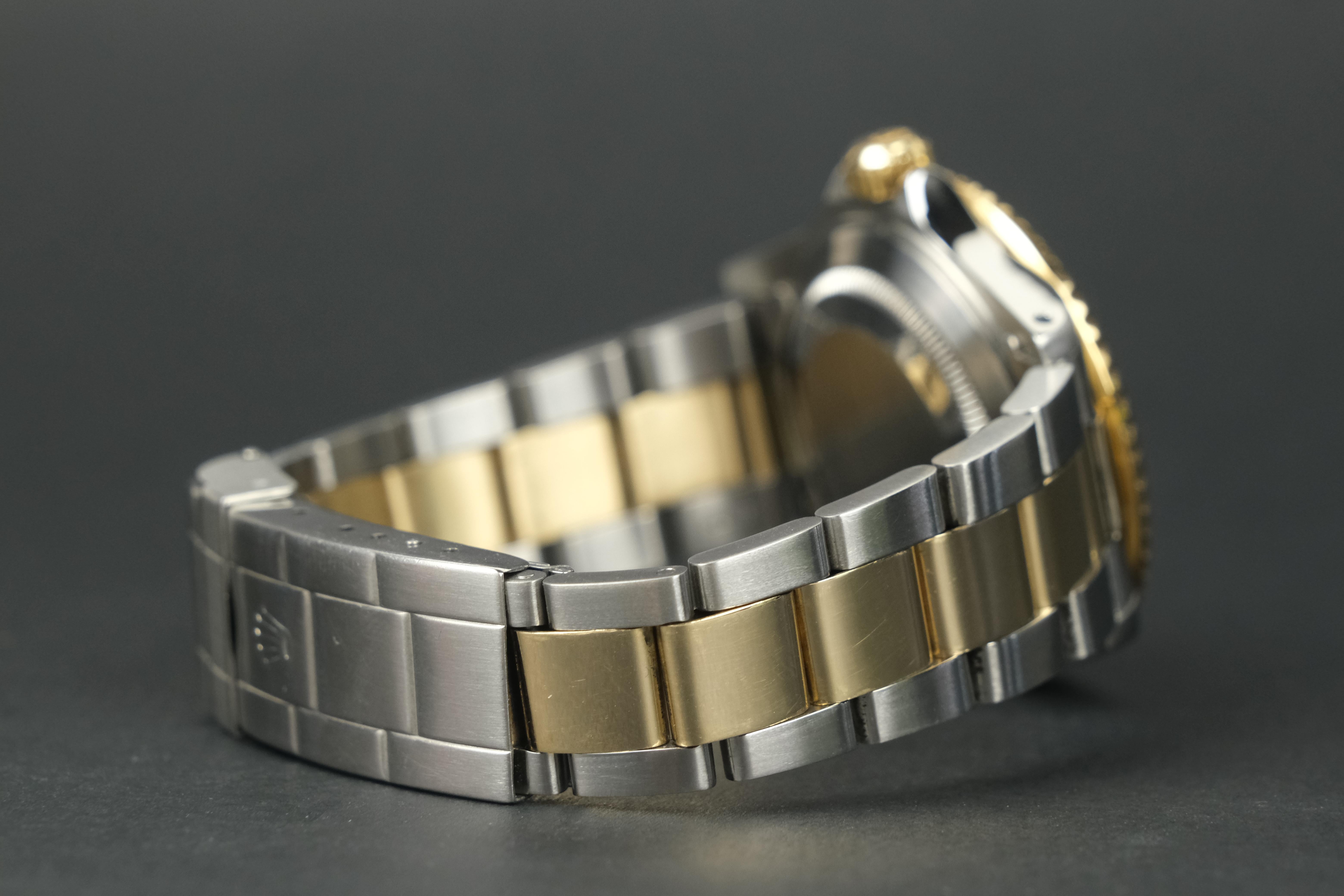 Montre-bracelet automatique Rolex Submariner Date en or 18 carats et acier inoxydable, 1997 en vente 2