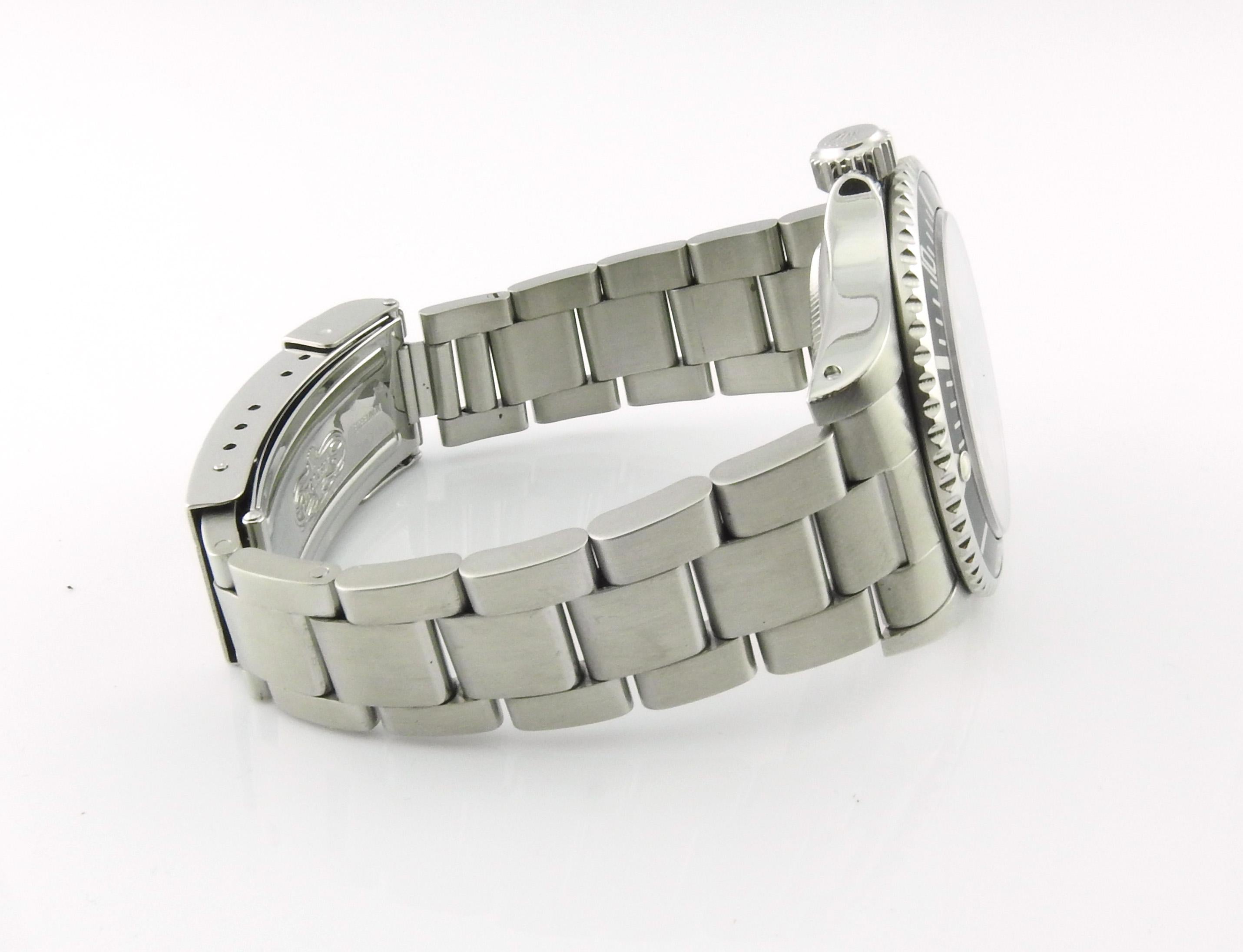 1997 Rolex Submariner Herrenuhr 14060A Schwarzes Zifferblatt schwarze Lünette Box und Papiere 3