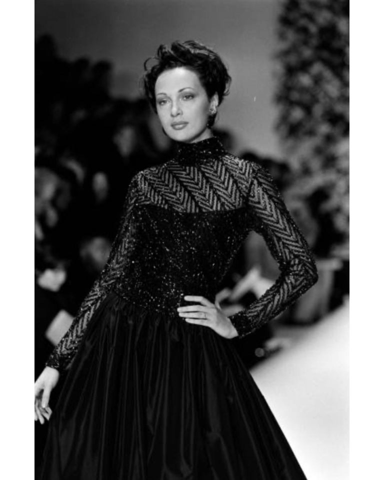 1997 Pasarela Bob Mackie Vestido con corpiño adornado azul marino