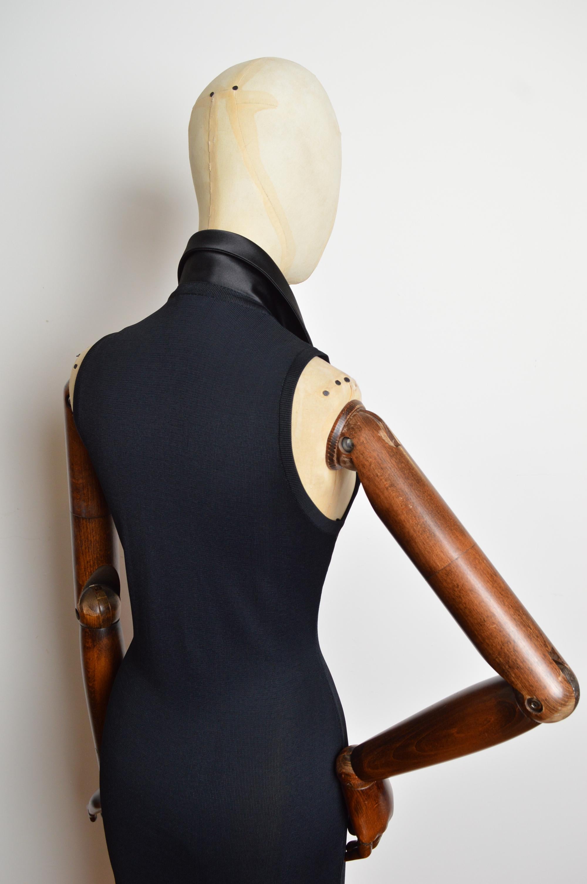 1997 YVES SAINT LAURENT Raffiniertes schwarzes langärmeliges Maxikleid aus Strickjersey im Angebot 6