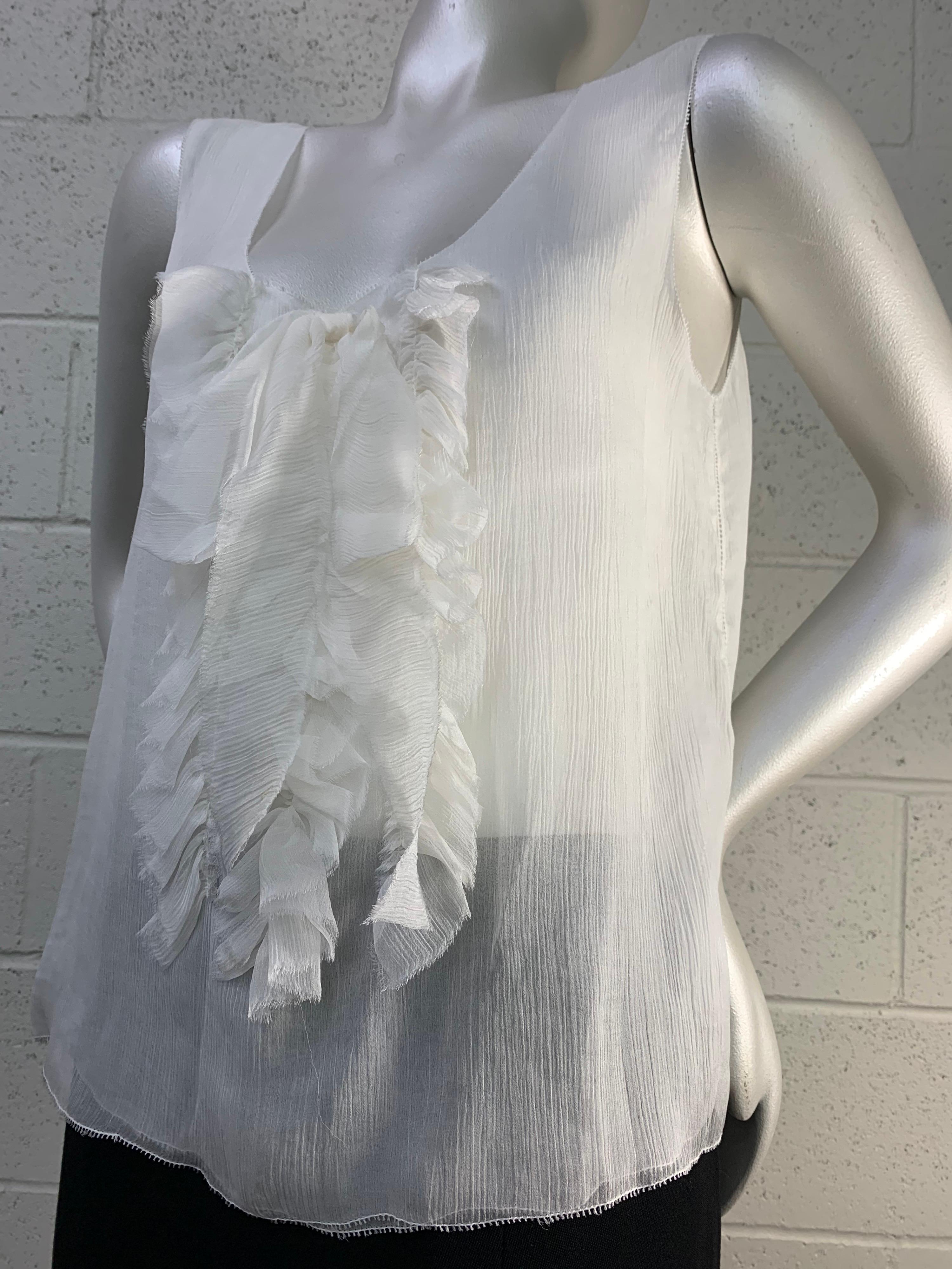 1998 Automne Chanel - Jupe crayon en crêpe de laine noire et camisole à volants en soie blanche en vente 4