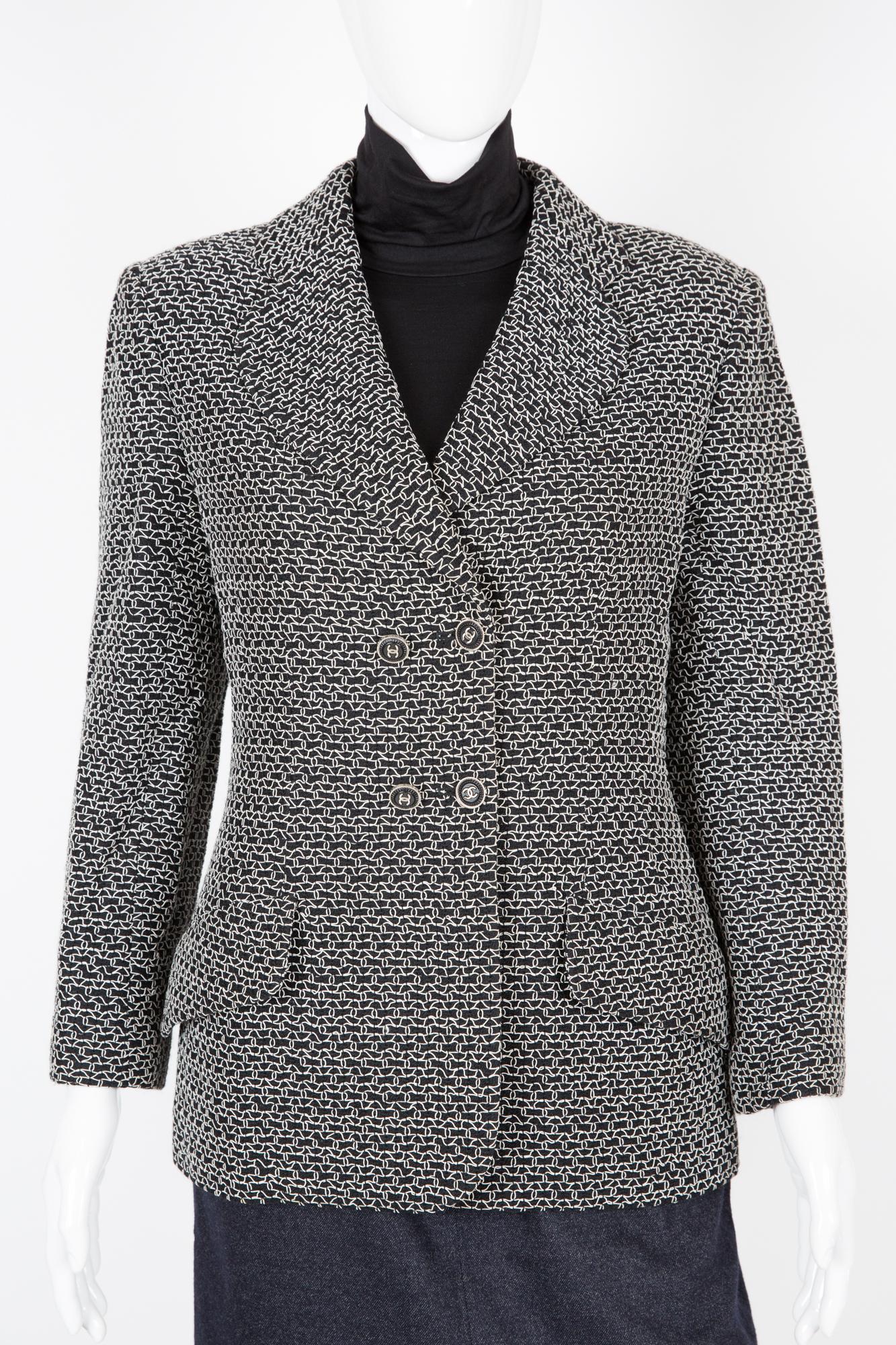 1998 Chanel Chaqueta de pechera de tweed negro en Bueno estado para la venta en Paris, FR
