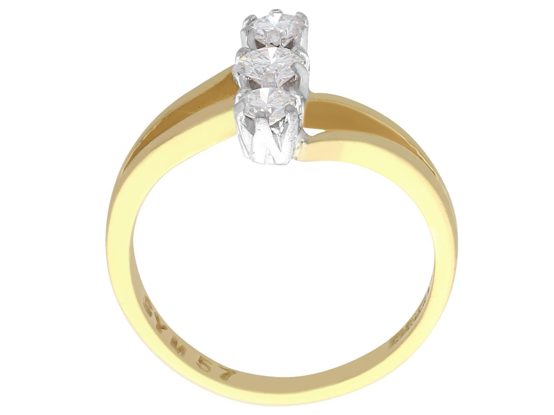 1998 Contemporary Ring aus Diamant und Gelbgold mit drei Steinen (Rundschliff) im Angebot
