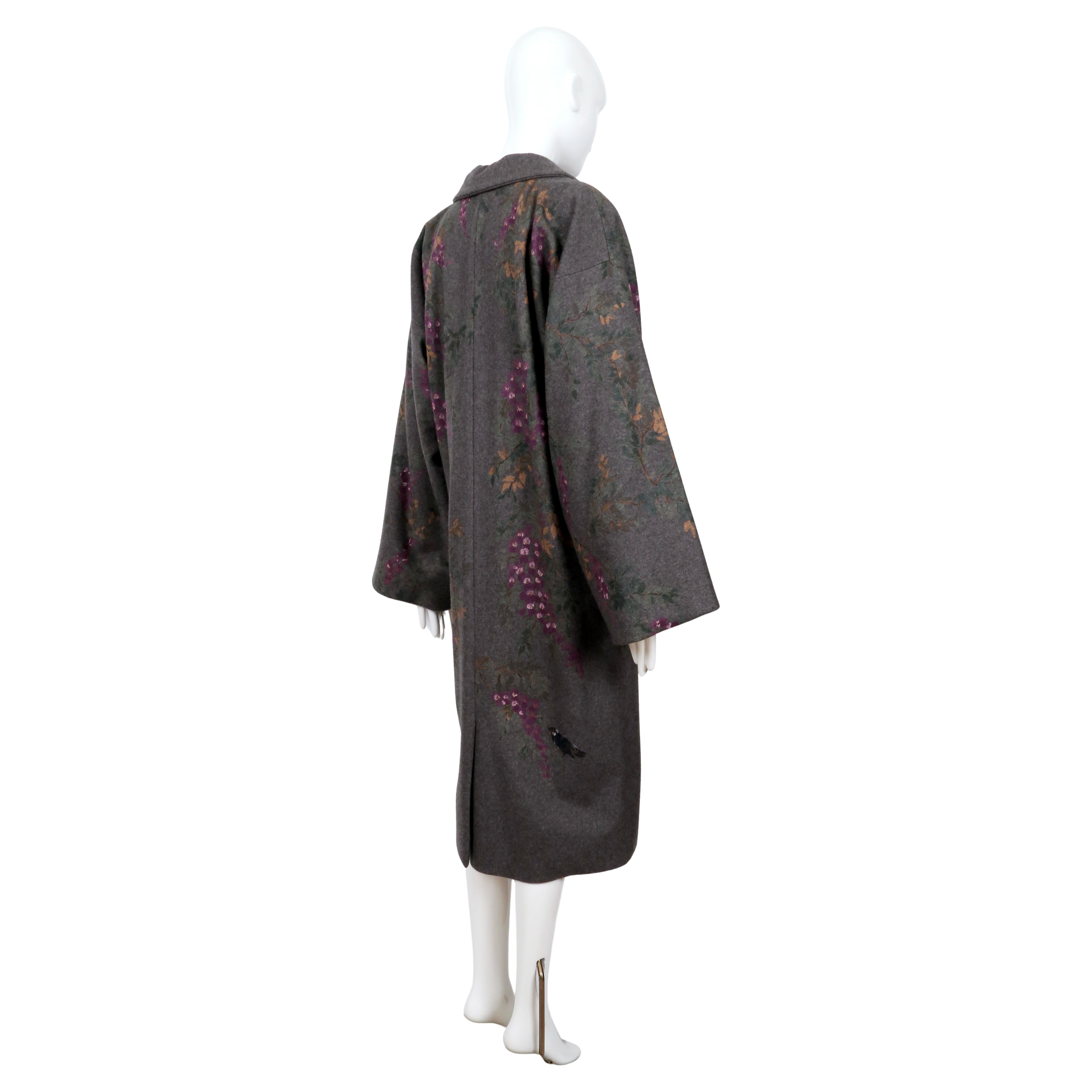 1998 DOLCE & GABBANA handbemalter Kimonomantel aus grauer Wolle für Damen oder Herren im Angebot