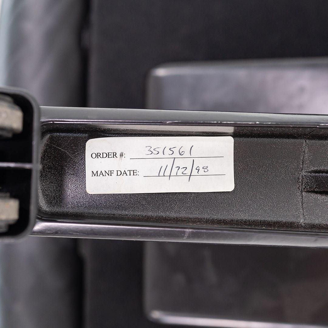 1998 Geoff Hollington Chefschreibtischstuhl mit hoher Rückenlehne aus Leder Modell HC150 (Ende des 20. Jahrhunderts) im Angebot