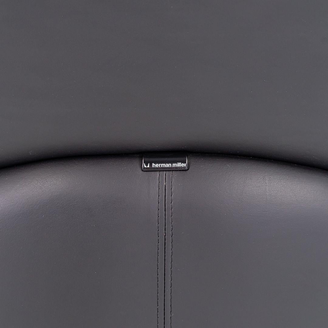 1998 Geoff Hollington für Herman Miller Chefschreibtischstuhl mit niedriger Rückenlehne aus Leder im Zustand „Gut“ im Angebot in Philadelphia, PA