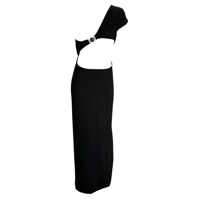 1998 Gianni Versace by Donatella Versace Vestido negro con medallón de Medusa y corte asimétrico en venta