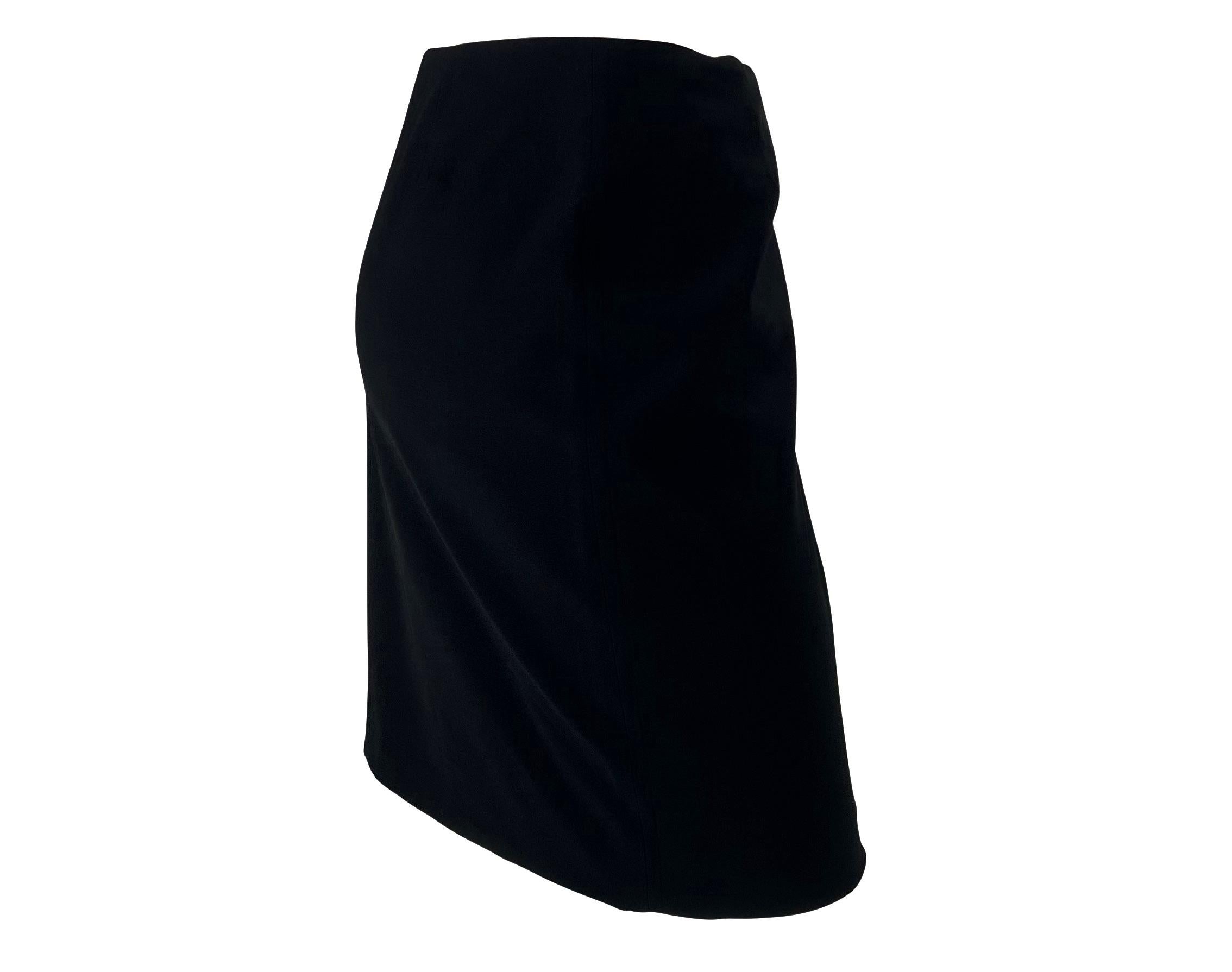 1998 Gucci by Tom Ford G Logo Buckle Wrap Black Stretch Wool Mini Skirt  In Excellent Condition For Sale In West Hollywood, CA