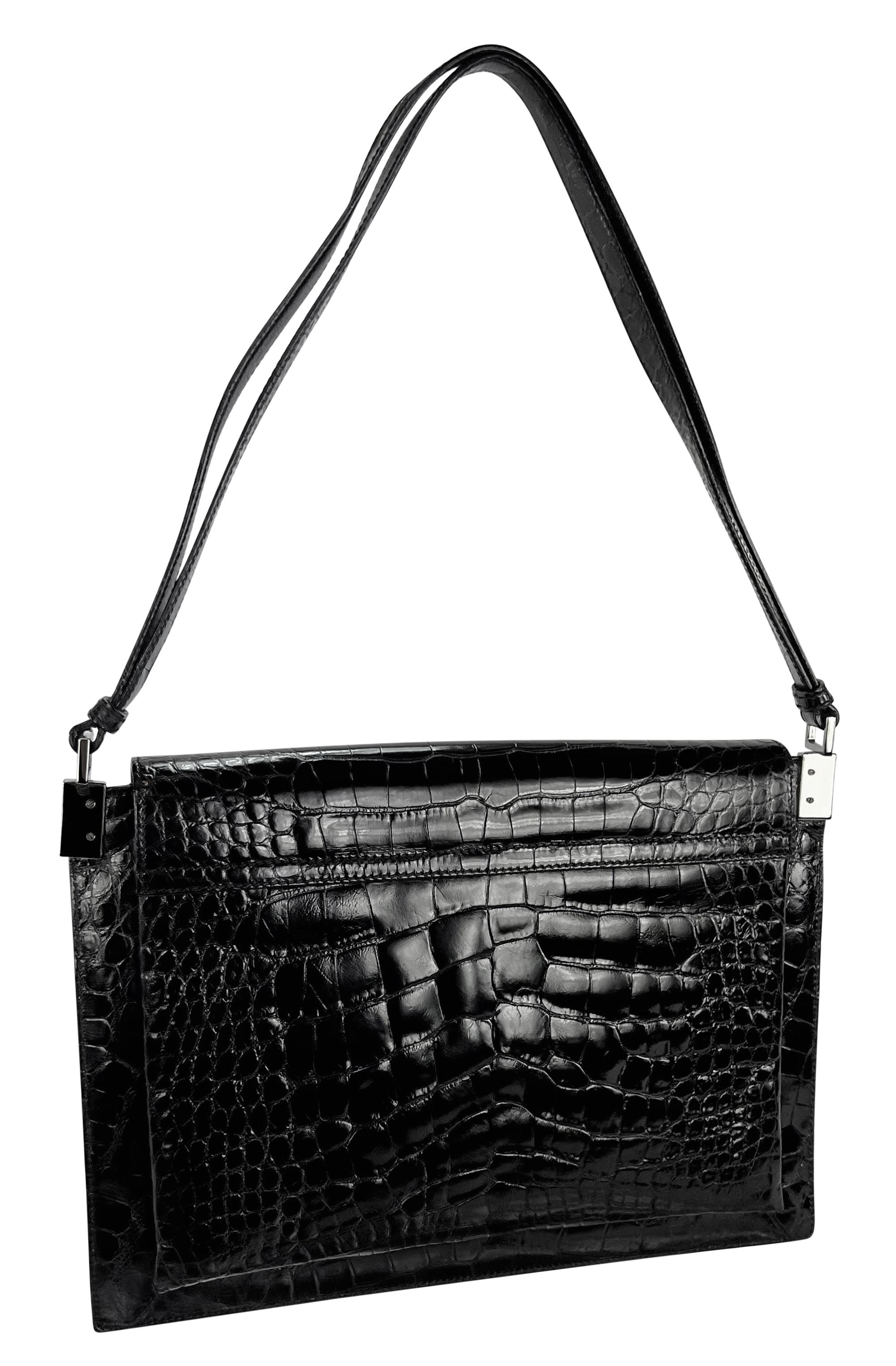 1998 Gucci by Tom Ford Borsa a tracolla piatta nera lucida in vera pelle di alligatore in vendita 1