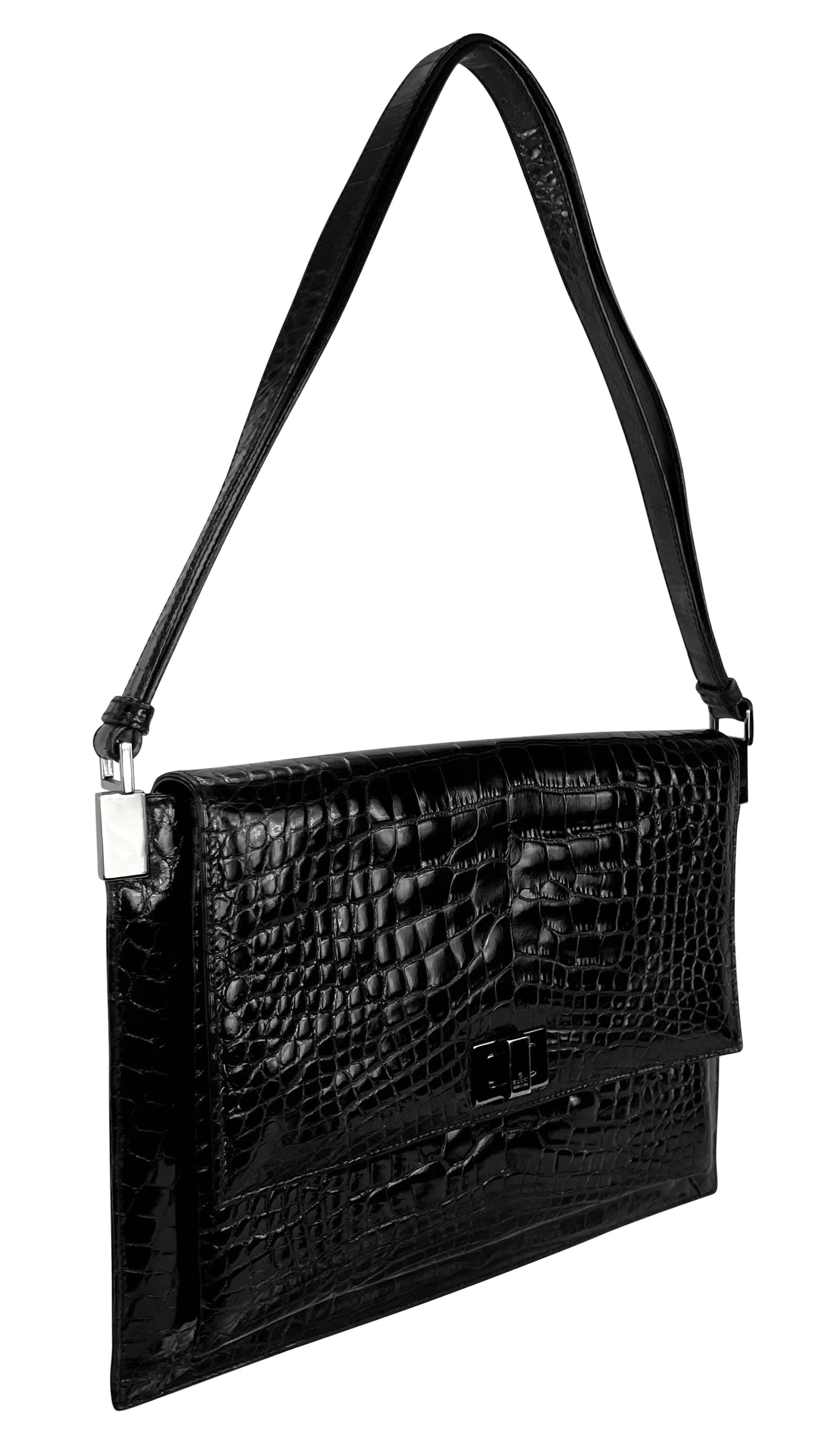1998 Gucci by Tom Ford Borsa a tracolla piatta nera lucida in vera pelle di alligatore in vendita 3