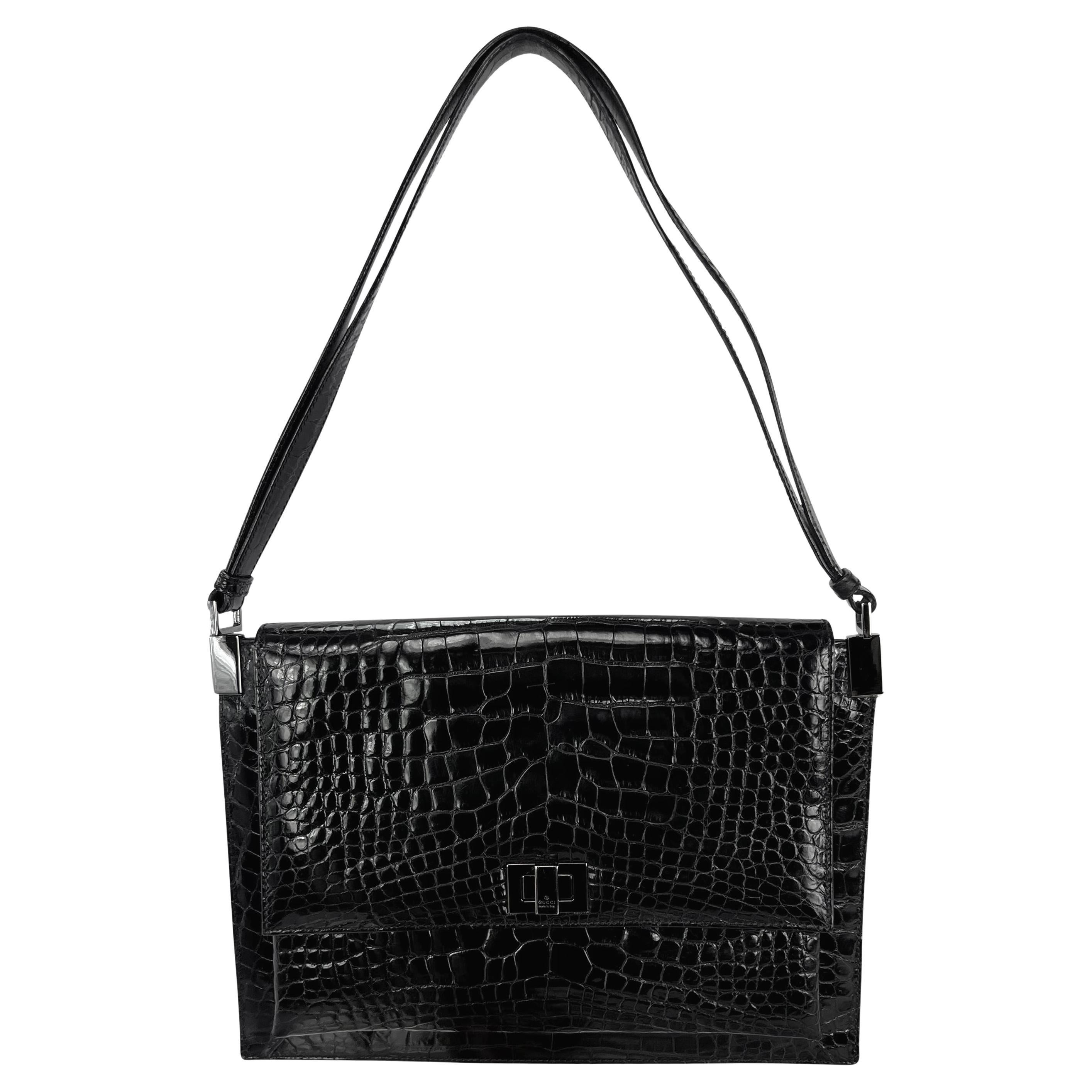 1998 Gucci by Tom Ford Borsa a tracolla piatta nera lucida in vera pelle di alligatore in vendita