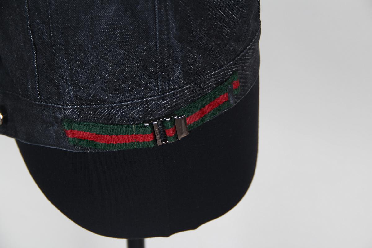 Gucci Tom Ford 1998 Denim Jacket Gucci Tom Ford 1998 A denim jacket is not just clothing, but a manifesto of the era, the embodiment of rebellious chic that turned fashion upside down in the late 90s. When Tom Ford breathed bold glamour into Gucci,