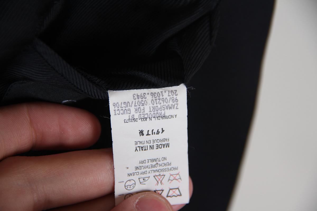 1998 Gucci Tom Ford Era  Wool Jacket

size 40

The condition is excellent

It contains wool