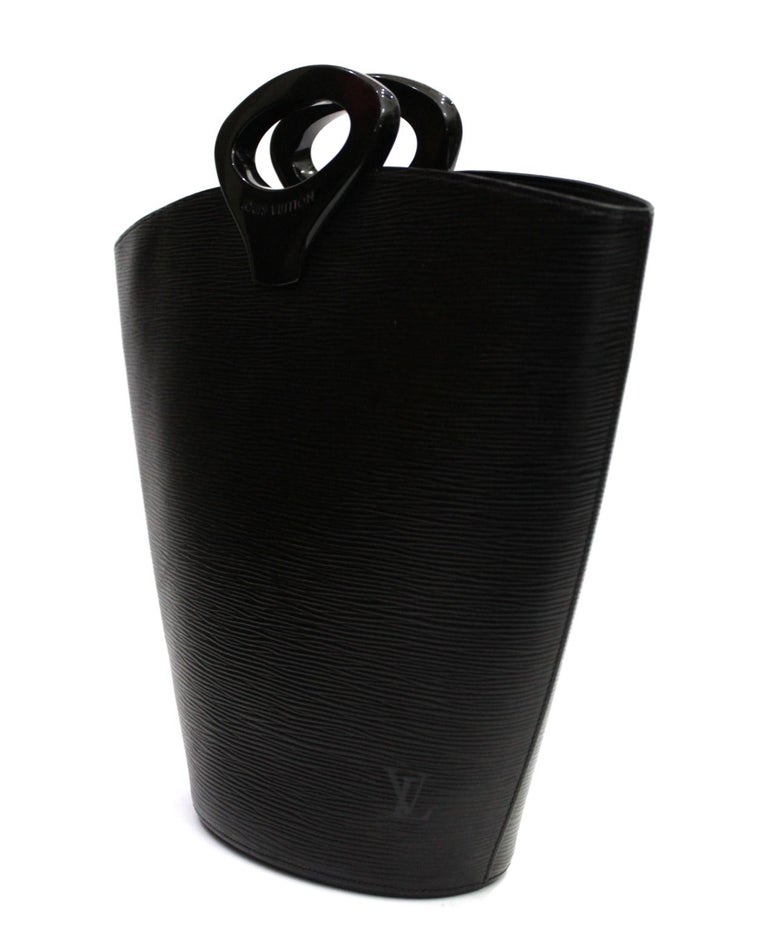 LOUIS VUITTON Black EPI NOÉ PETITE Drawstring Hand Bag/ Shoulder Bag For  Sale at 1stDibs