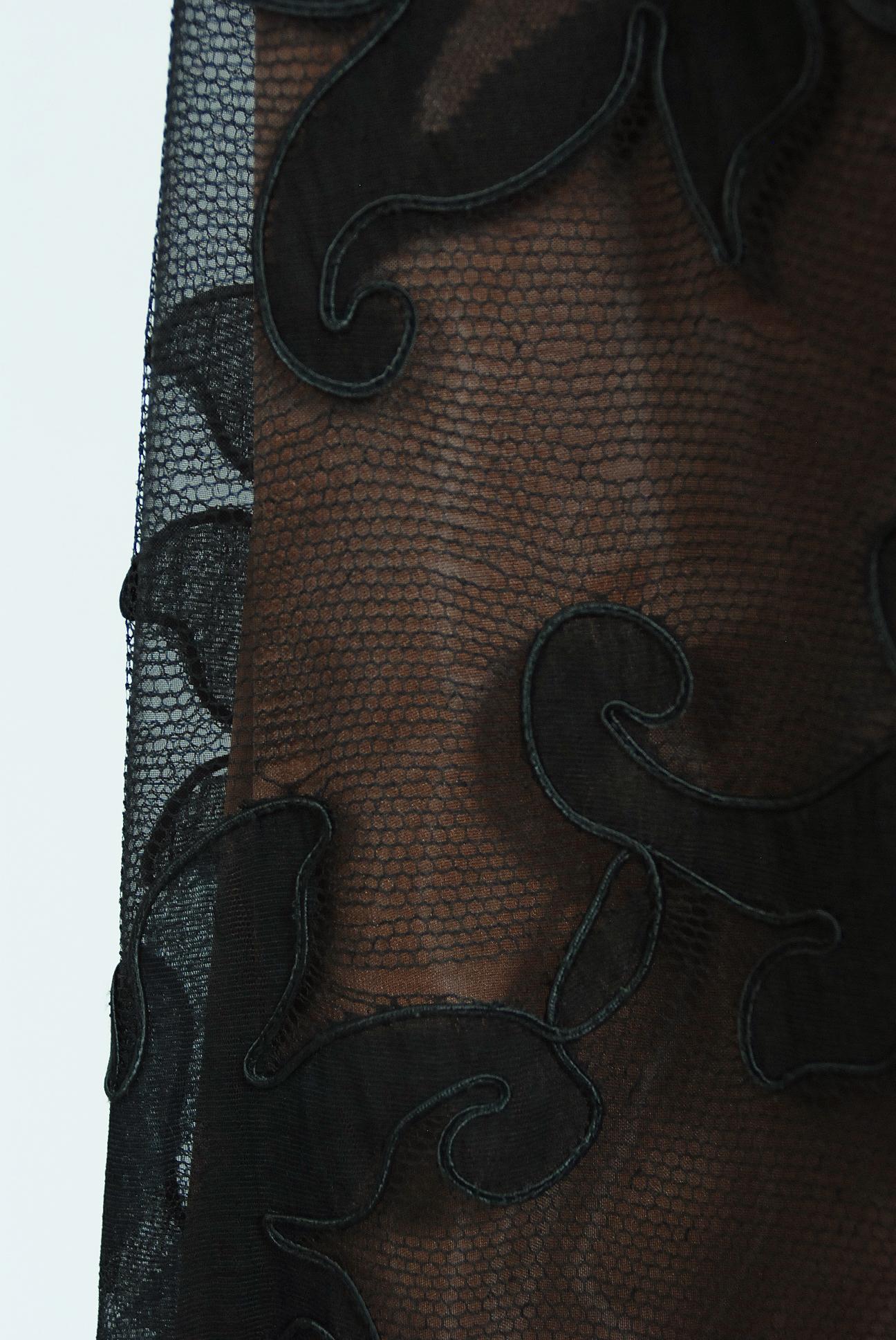 Vintage 1998 Pierre Balmain Haute Couture Sheer Illusion Appliqué Net Lace Gown en vente 1