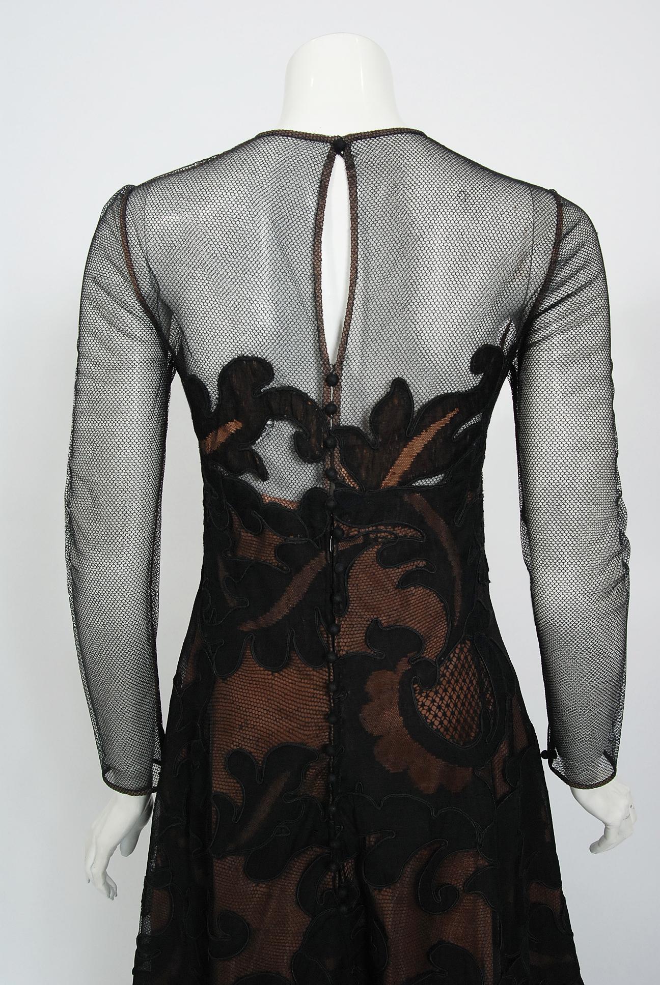 Vintage 1998 Pierre Balmain Haute Couture Sheer Illusion Appliqué Net Lace Gown en vente 4
