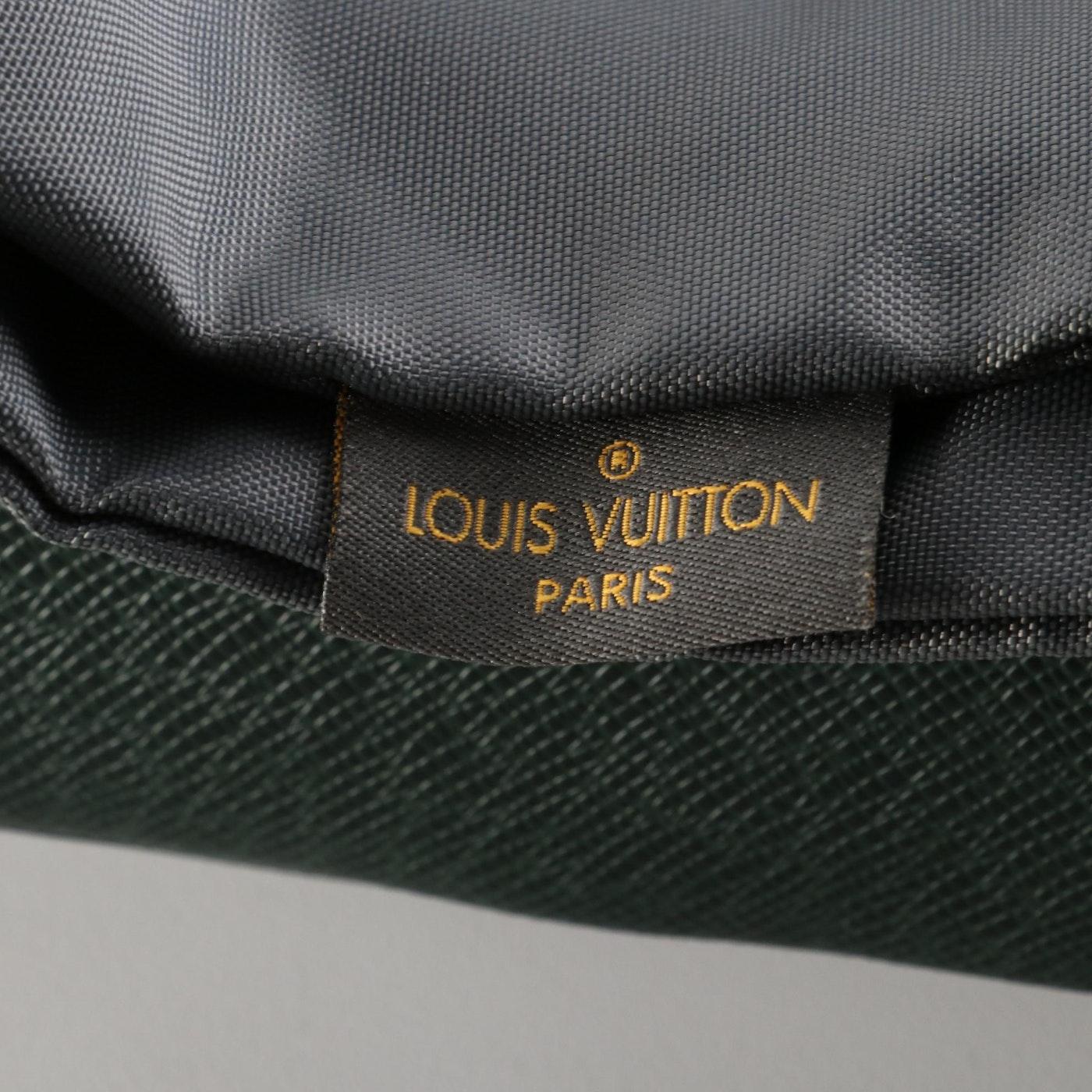 1998 Shockingly New! Louis Vuitton Kendall GM Travel Bag in Épicéa Taïga Leather For Sale 2