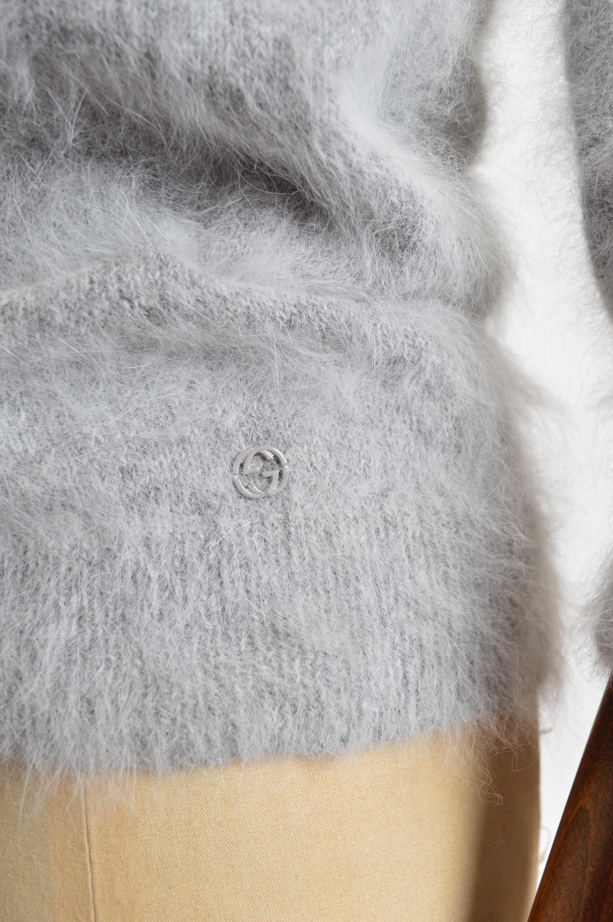 1998 Tom Ford Era GUCCI Soft fluffy Grey Angora 3/4 Sleeve Knit Sweater - Jumper en vente 5