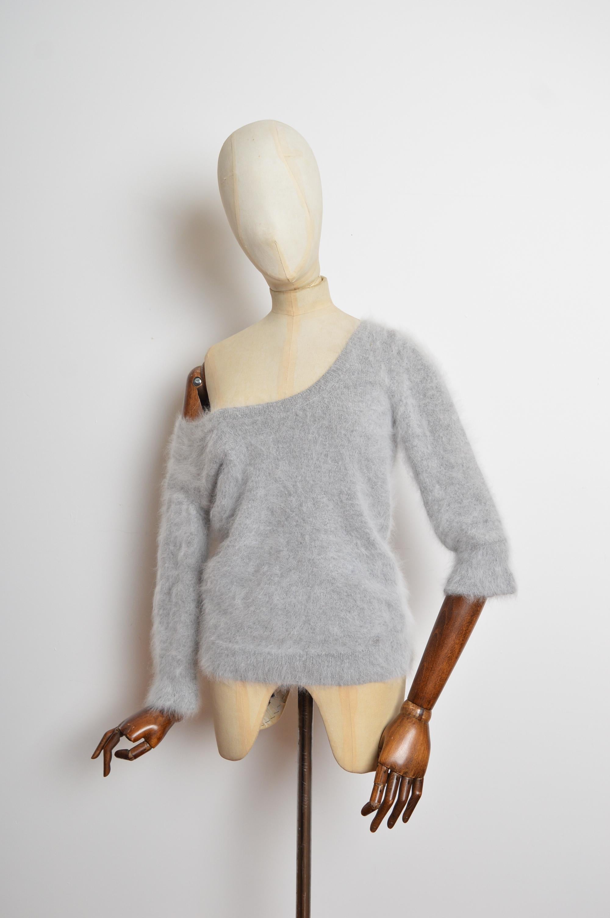 A Timeless, Exquisitely Soft and fluffy 1998 Tom Ford era Gucci sweater.
Features; 3/4 Sleeves, Scooped rounded neckline and hip length hem.
Size; Recommended UK 6-10
Measurements are provided in inches (‘’)
Pit to Pit; 18”
Pit to Cuff; 12”
Nape to