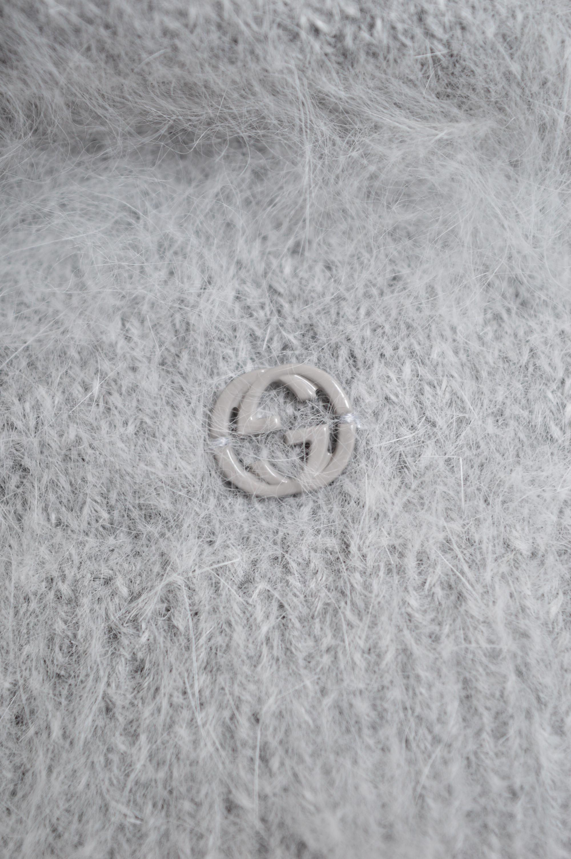 1998 Tom Ford Era GUCCI Soft fluffy Grey Angora 3/4 Sleeve Knit Sweater - Jumper en vente 4