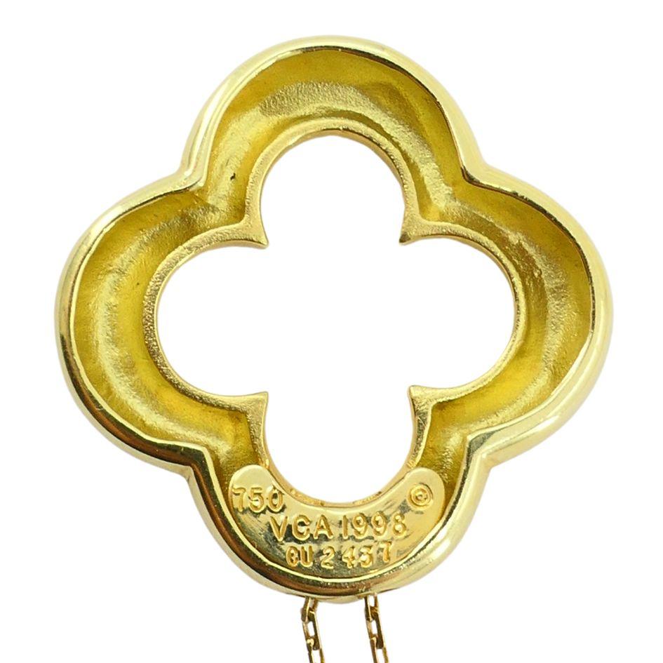 Van Cleef & Arpels Collier pendentif Alhambra en or 18 carats, 1998 en vente 6