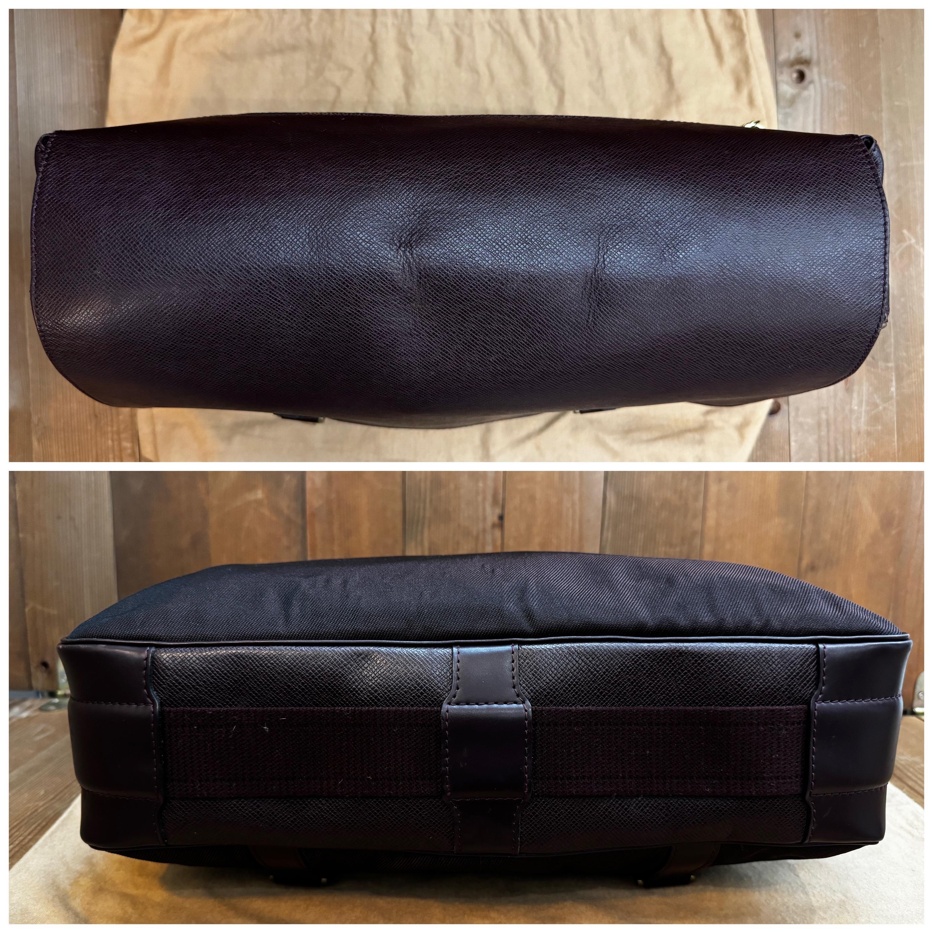 1990er Jahre Vintage LOUIS VUITTON Taiga Leder Messenger Bag Burgunderfarbene große 1