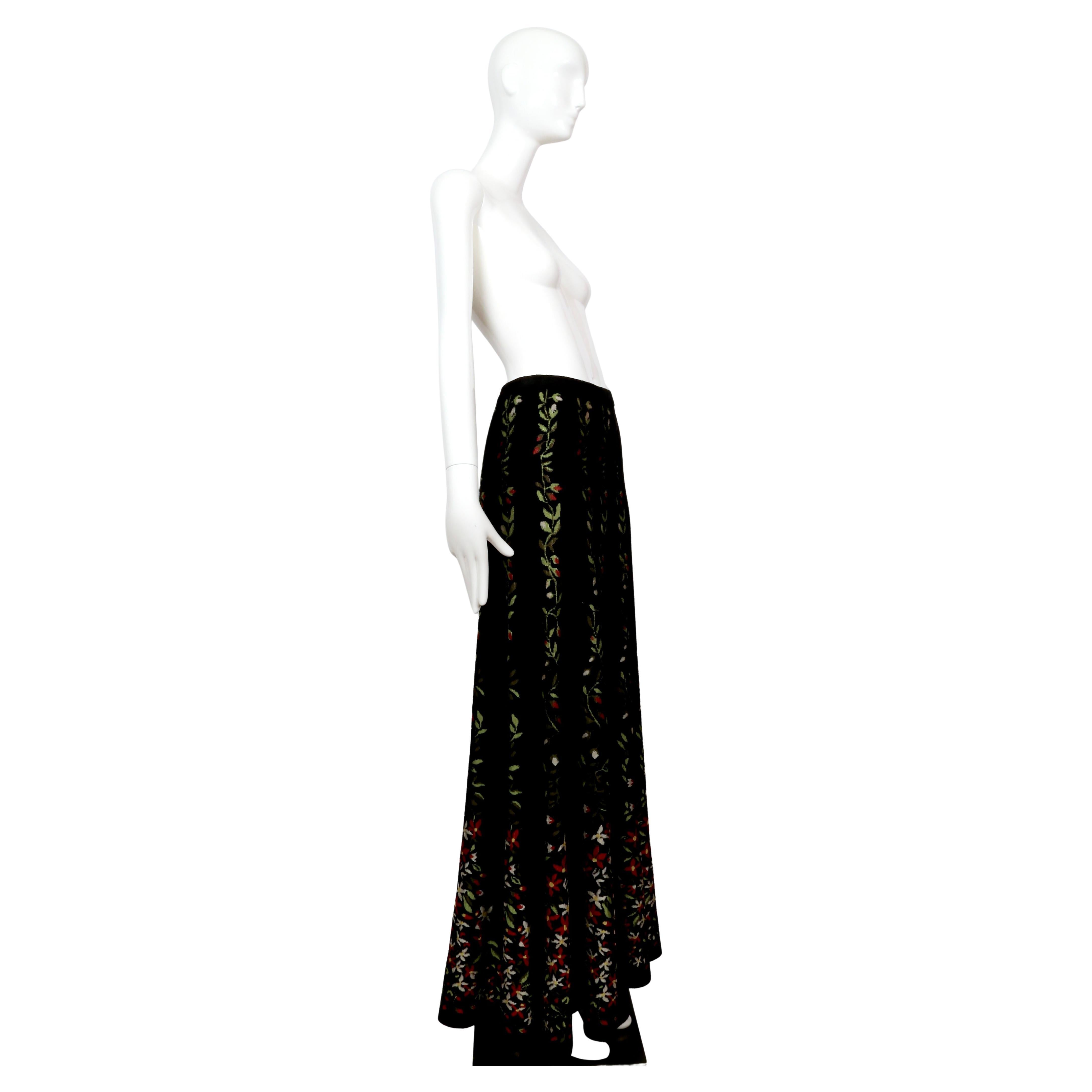 Nero 1999 AZZEDINE ALAIA maxi gonna in maglia intarsiata a fiori neri in vendita