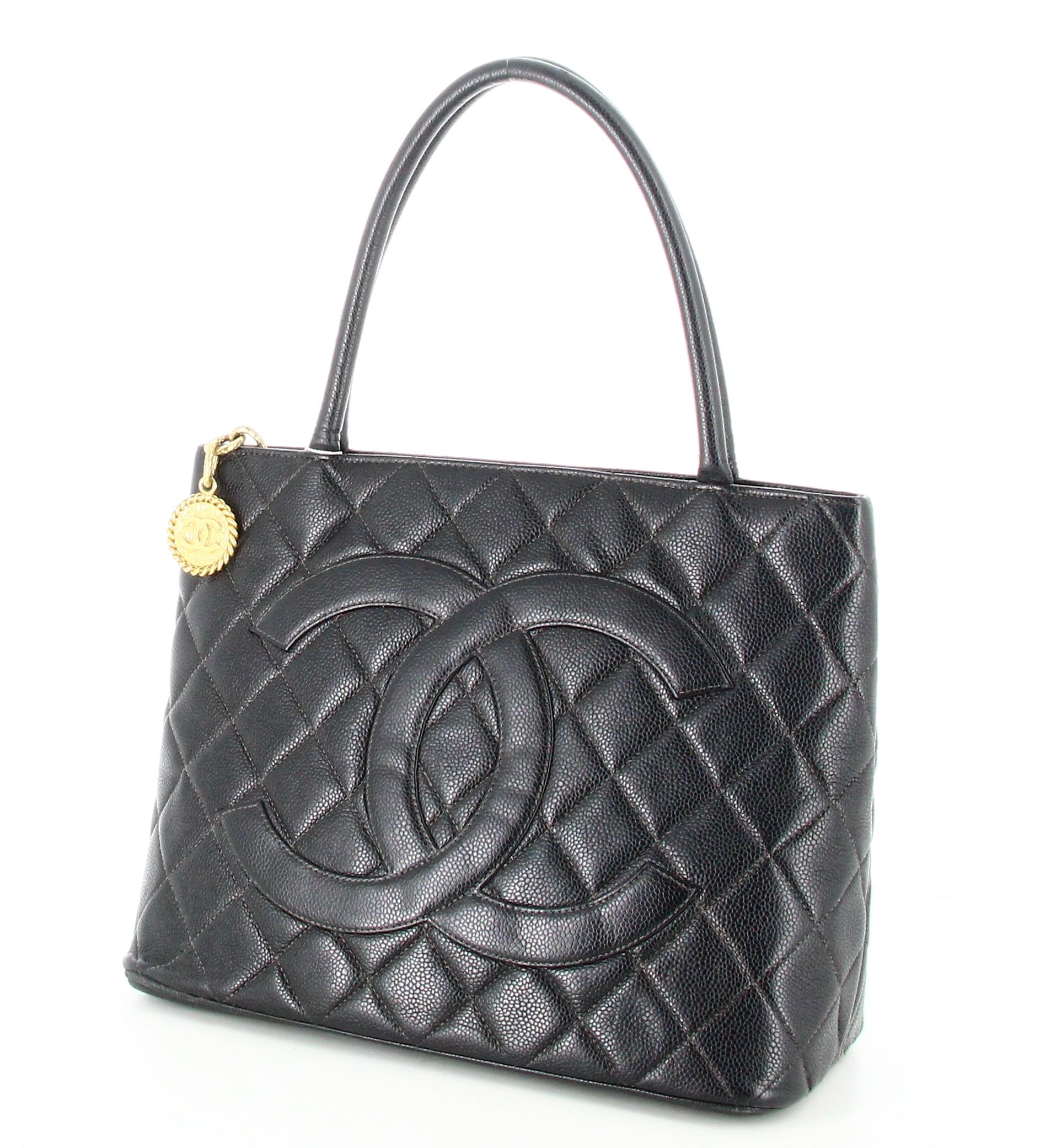 Women's 1999 Black Quilted Leather Medallion Handbag Double C  For Sale