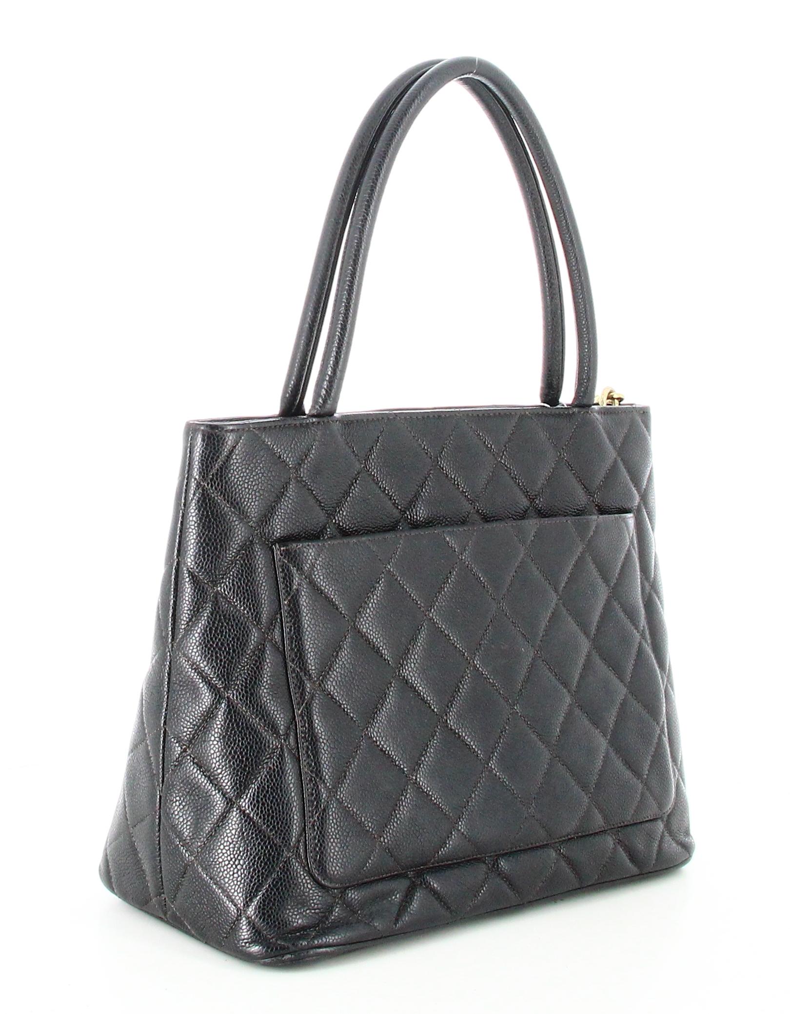 1999 Black Quilted Leather Medallion Handbag Double C  For Sale 2