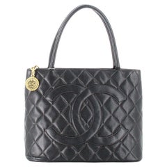 1999 Black Quilted Leather Medallion Handbag Double C. 