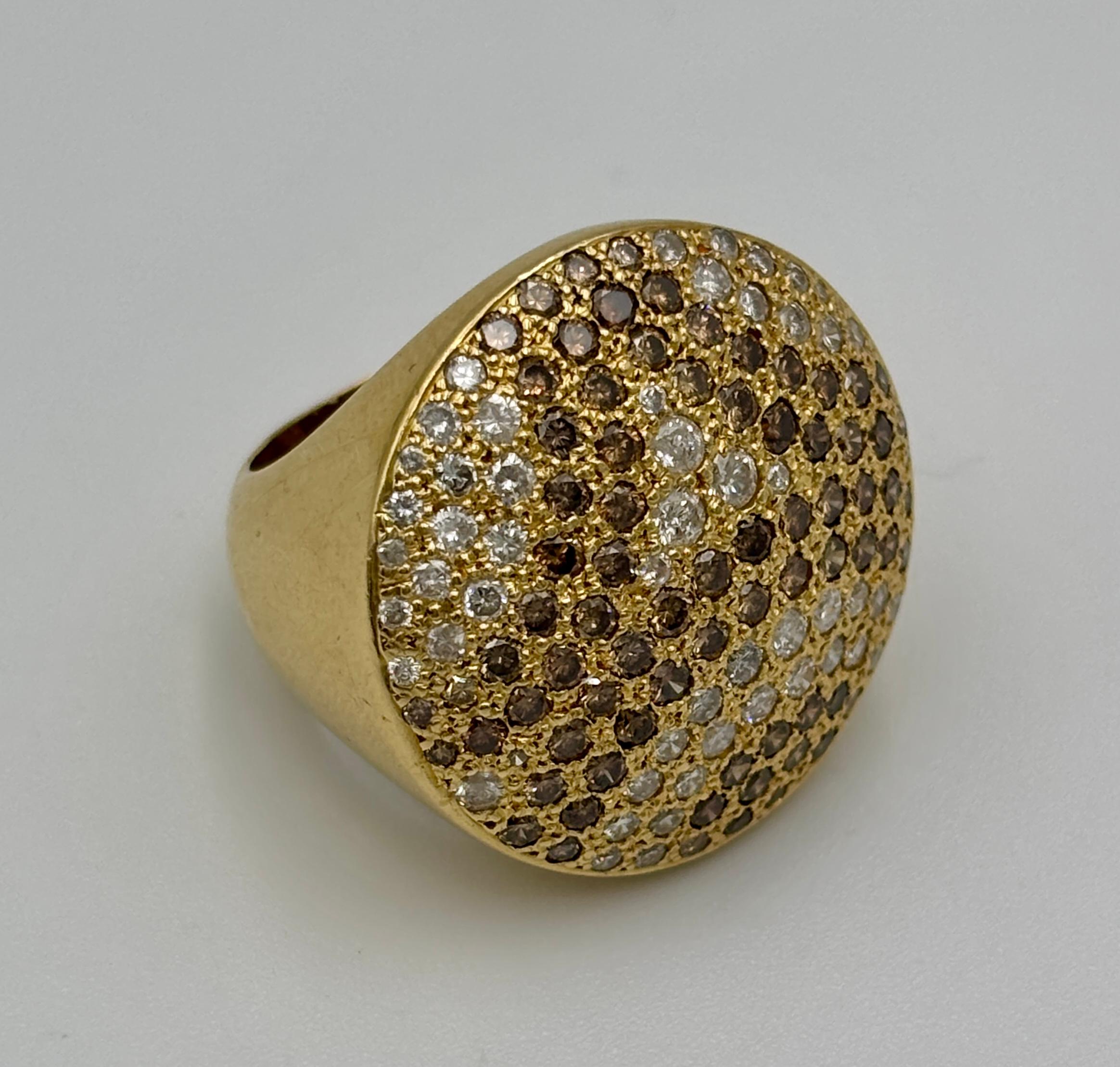 1999 Anello Cartier in oro 18 ct. e diamanti bianchi e colorati in vendita 7
