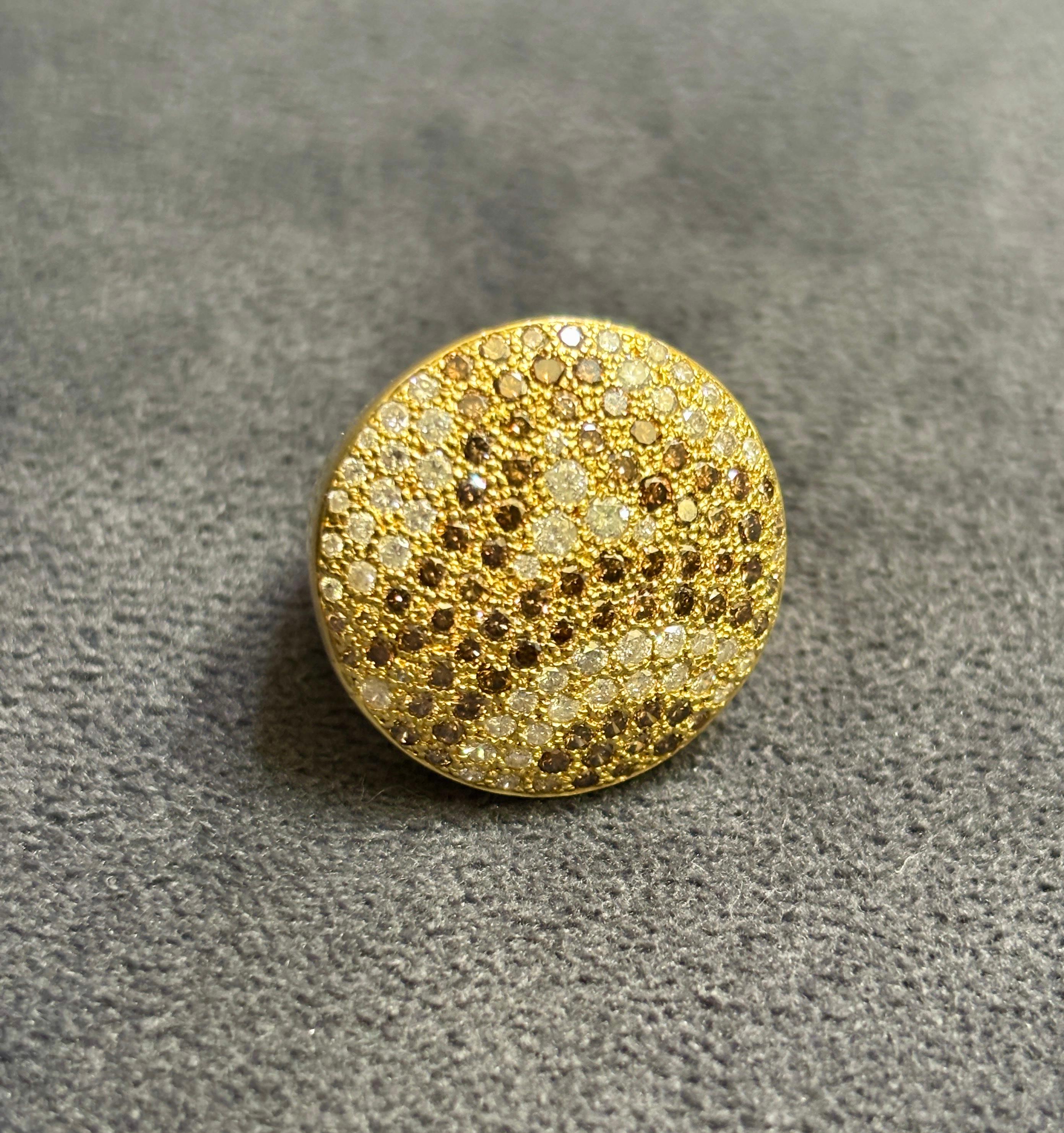 1999 Anello Cartier in oro 18 ct. e diamanti bianchi e colorati In condizioni buone in vendita a London, GB