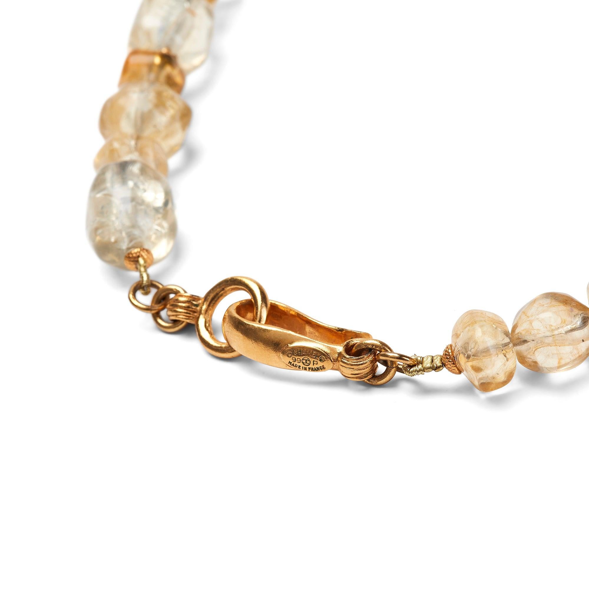 1999 Chanel - Collier en résine avec perles de topaze et de quartz Pour femmes en vente