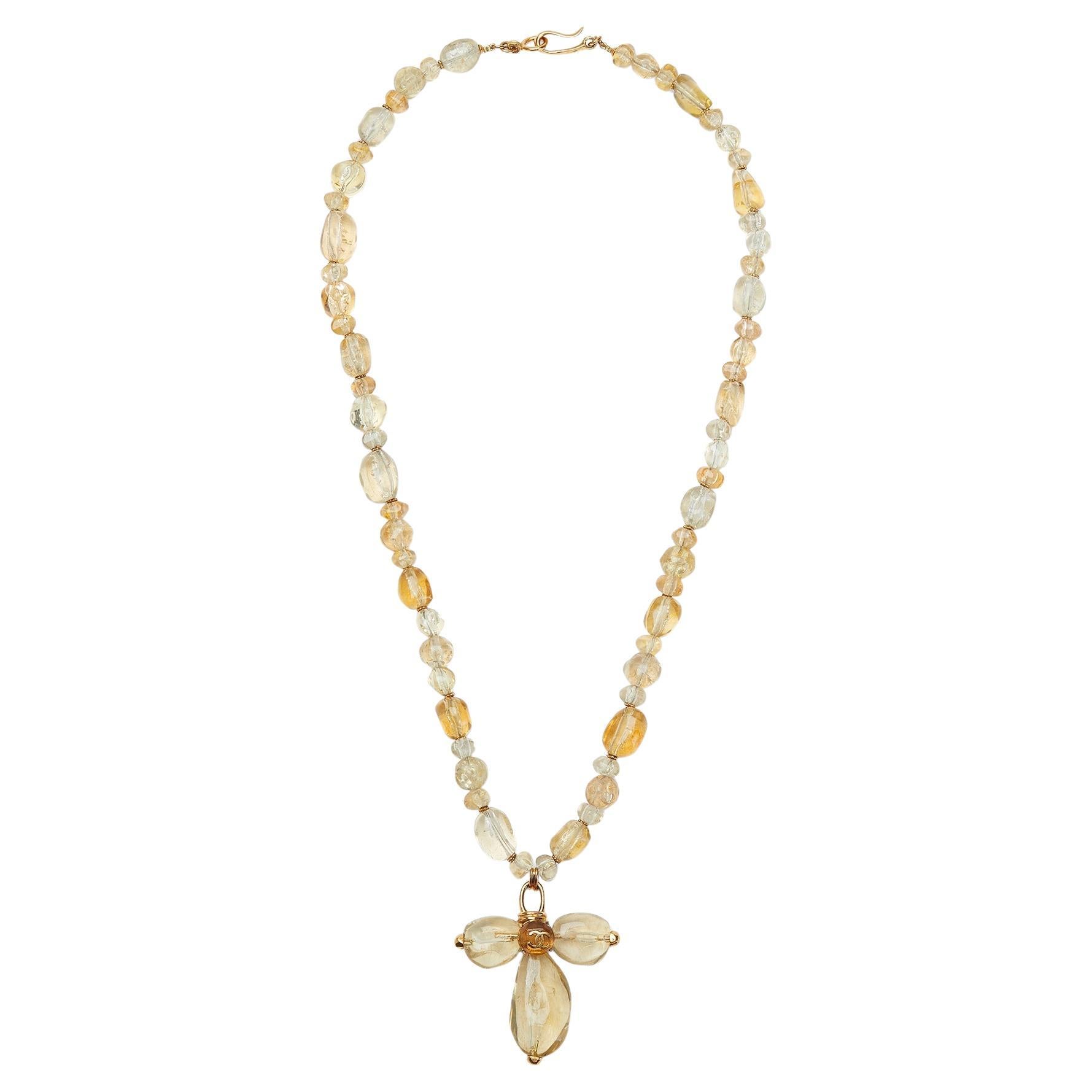 1999 Chanel - Collier en résine avec perles de topaze et de quartz en vente
