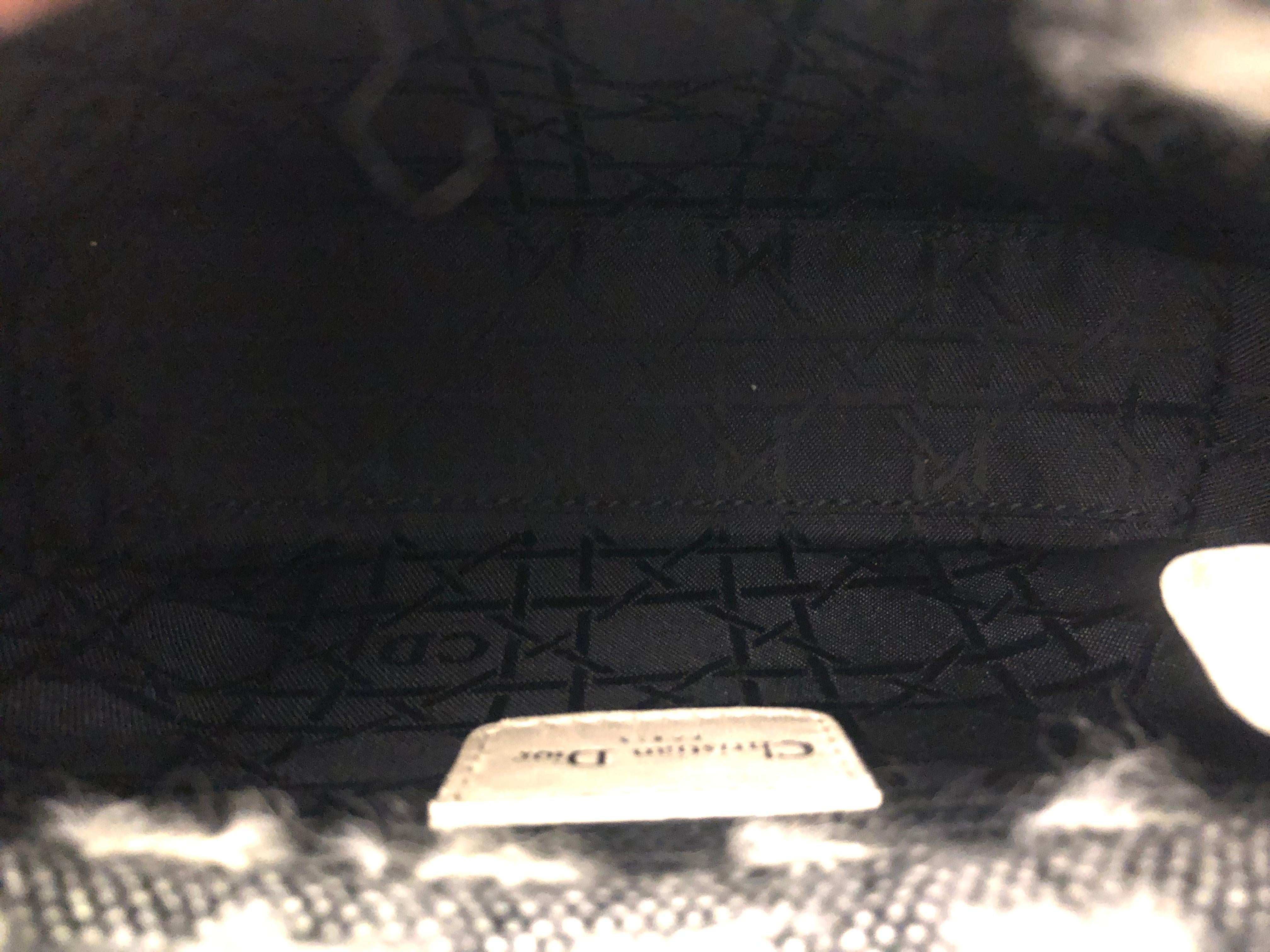 CHRISTIAN DIOR Schwarze und weiße Tweed-Mini- Lady Dior-Handtasche mit zwei Schubladen im Angebot 2