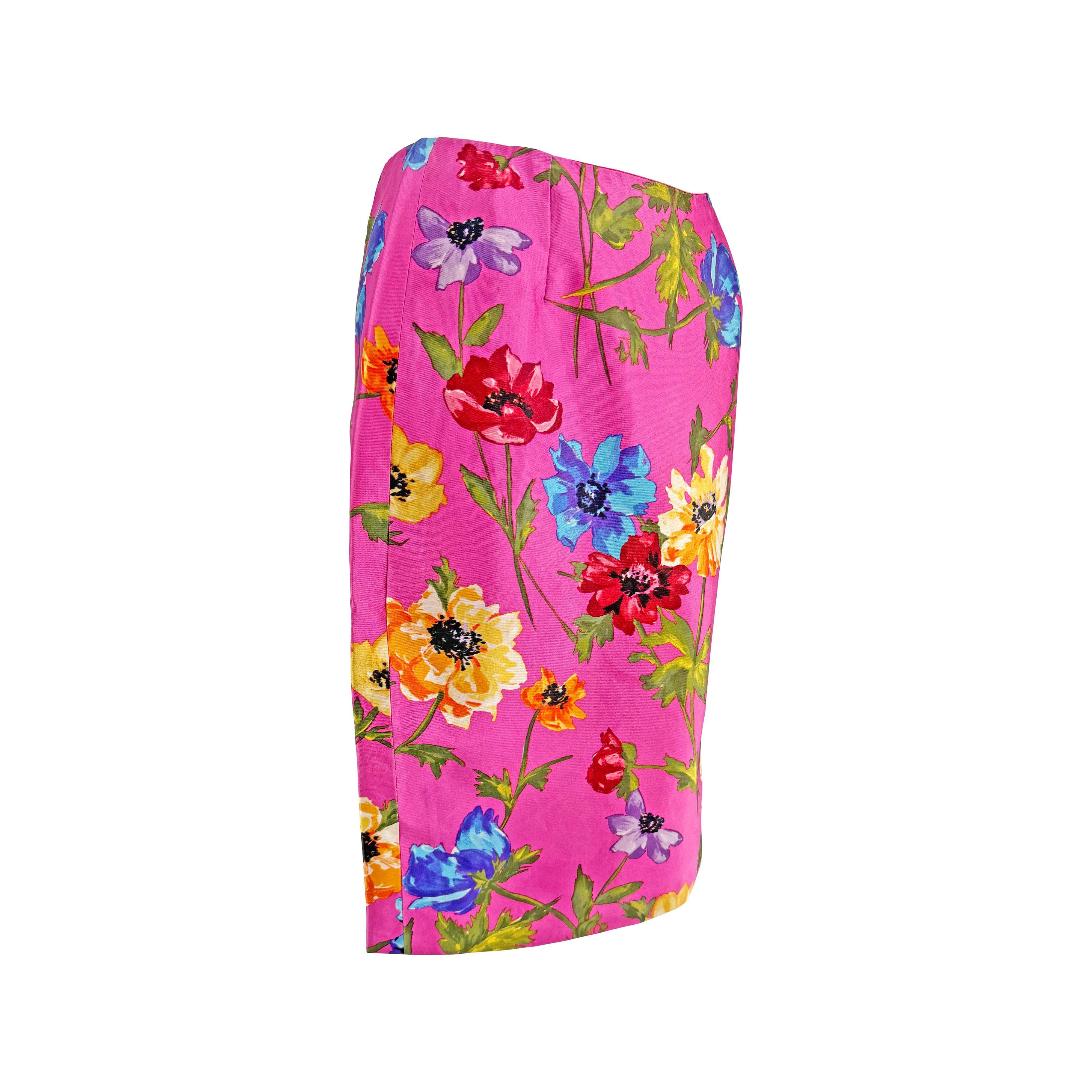 1999 Dolce & Gabbana Gonna a tubino in raso di seta con stampa floreale rosa caldo in vendita 1