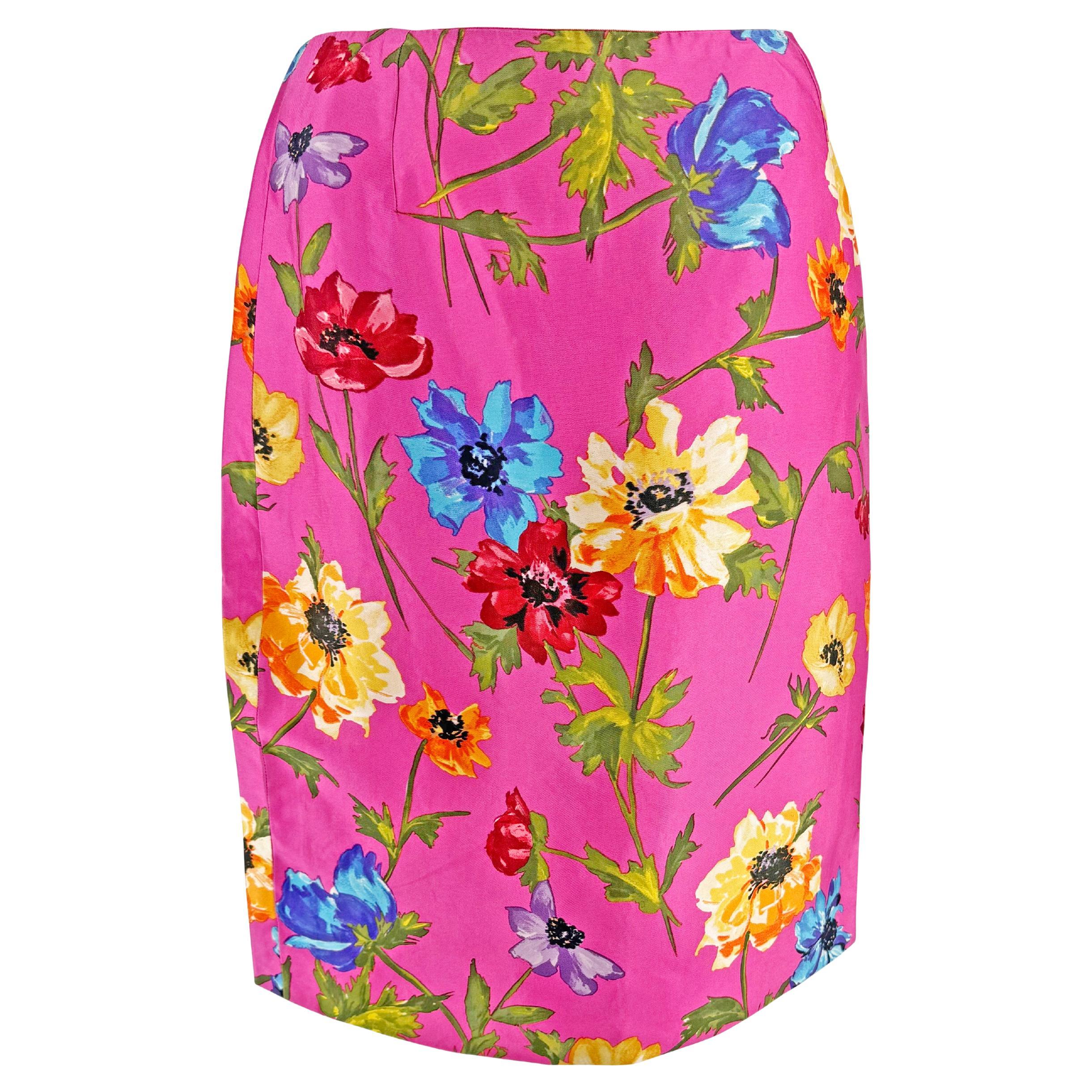 1999 Dolce & Gabbana Gonna a tubino in raso di seta con stampa floreale rosa caldo