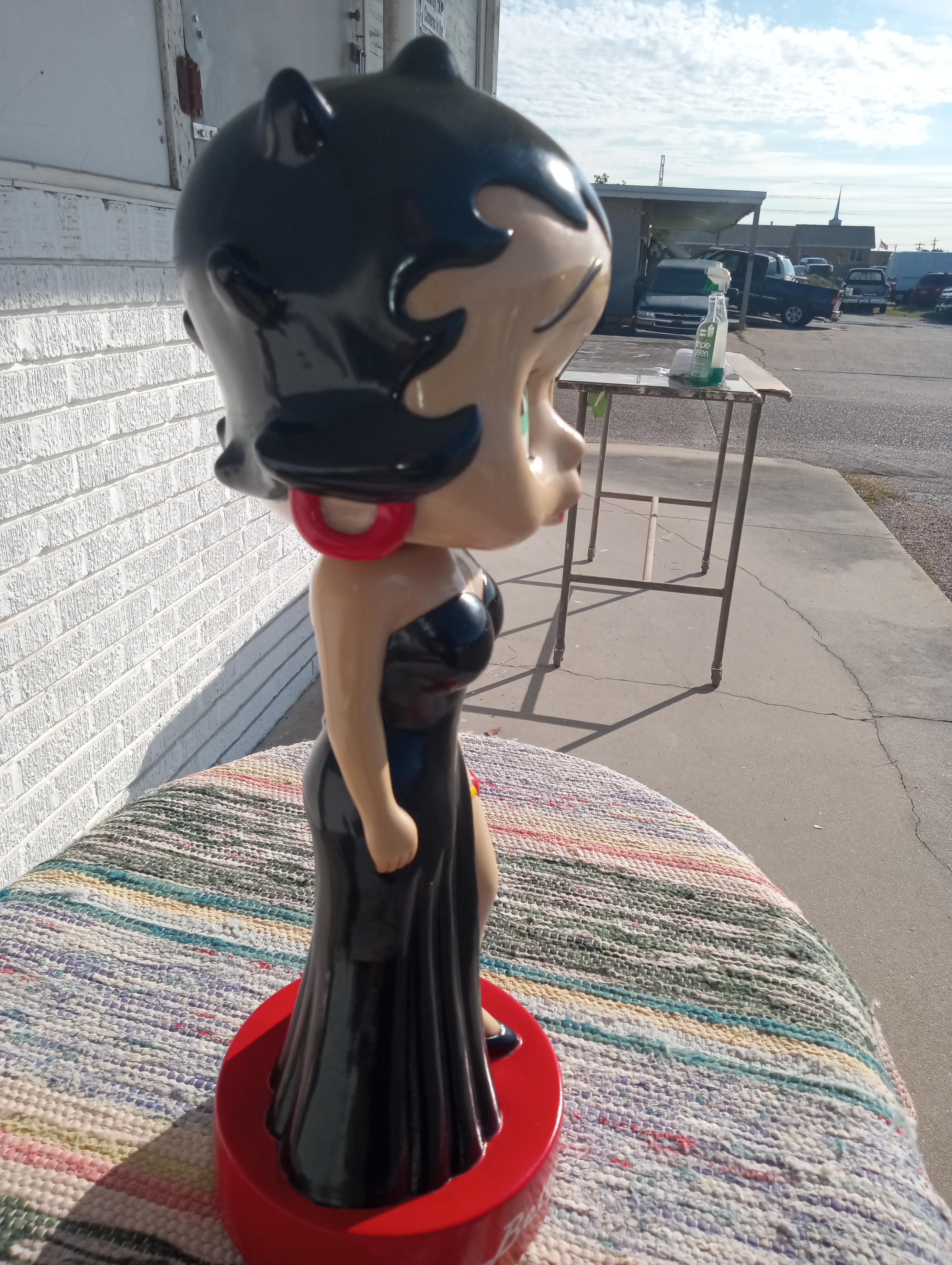 Betty Boop Bobblehead, created by King Features Syndicate Inc. in 1999, is a great addition to any collection of animation merchandise. With its high-quality design and attention to detail, this bobblehead perfectly captures Betty Boop's iconic