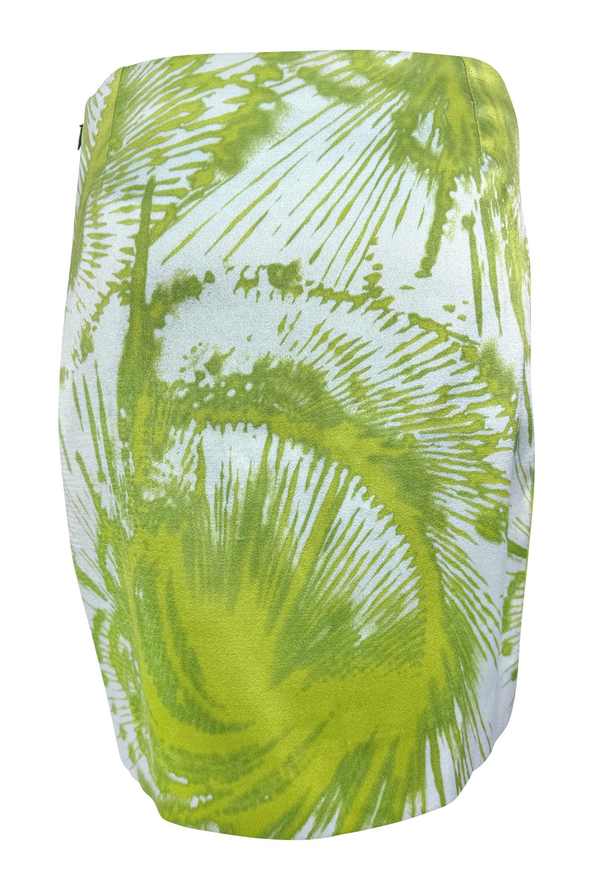 1999 Gianni Versace by Donatella Prototyp Abstrakter hellblauer und grüner Seidenrock im Zustand „Hervorragend“ im Angebot in West Hollywood, CA