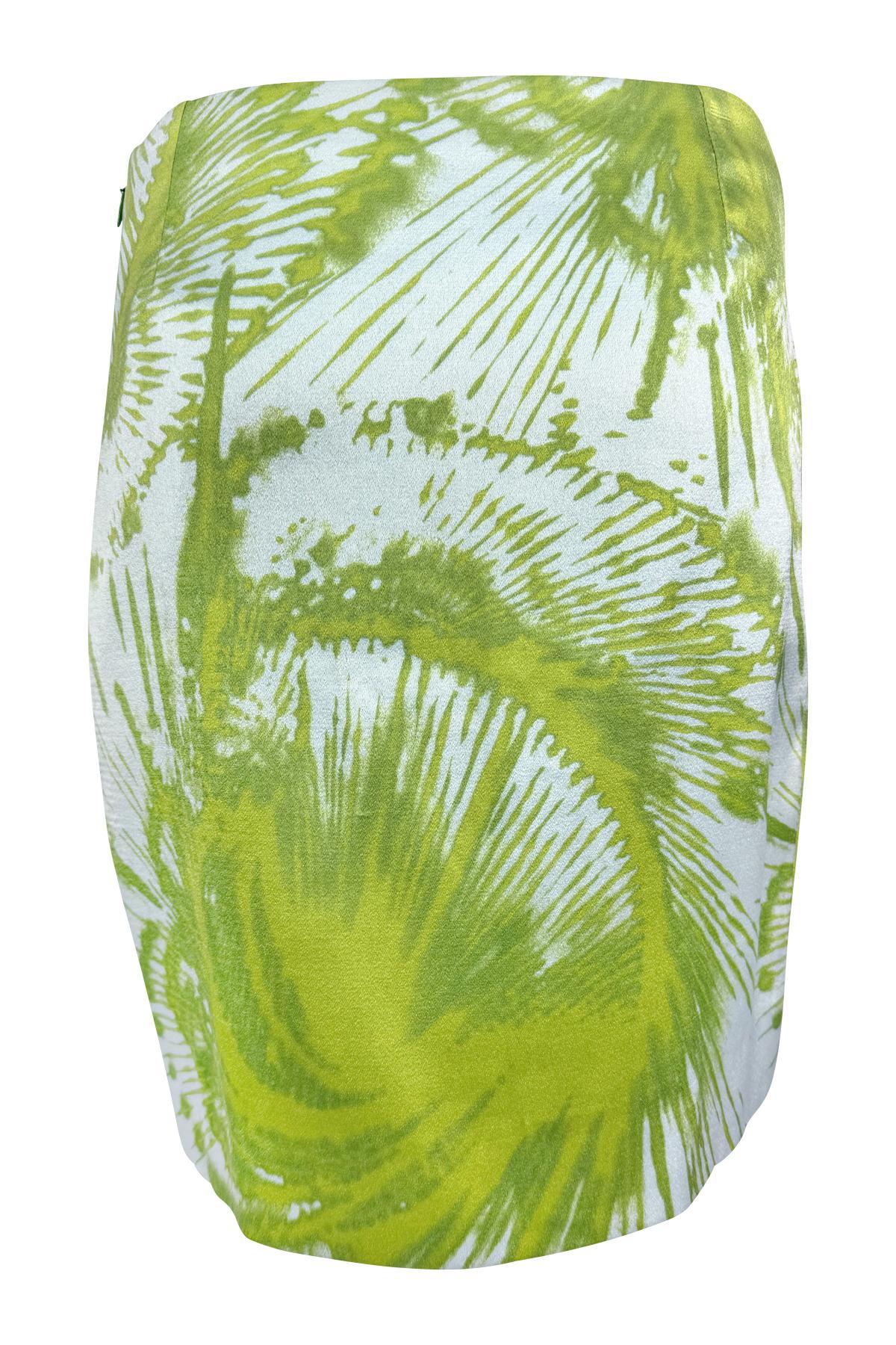 1999 Gianni Versace by Donatella Prototipo Abstracto Azul Claro Verde Falda de seda en venta 1