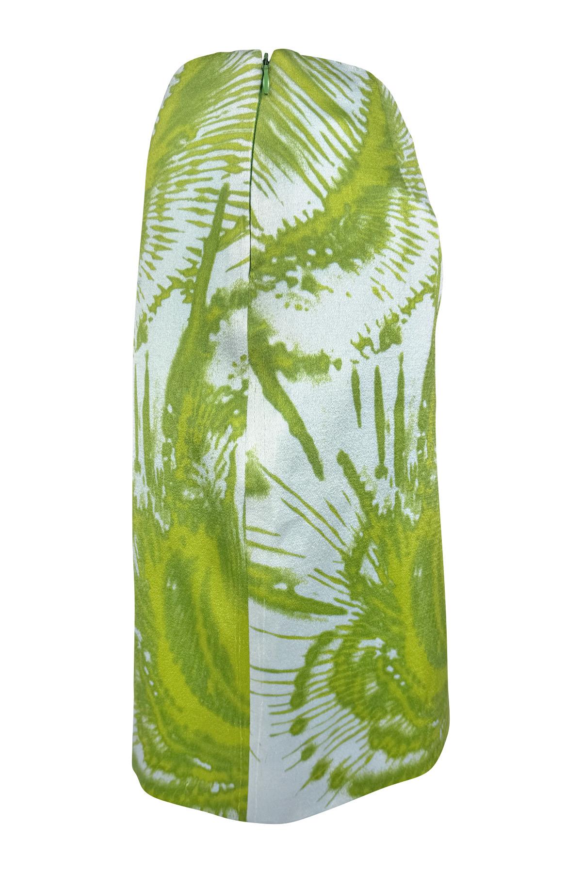 1999 Gianni Versace by Donatella Prototyp Abstrakter hellblauer und grüner Seidenrock Damen im Angebot